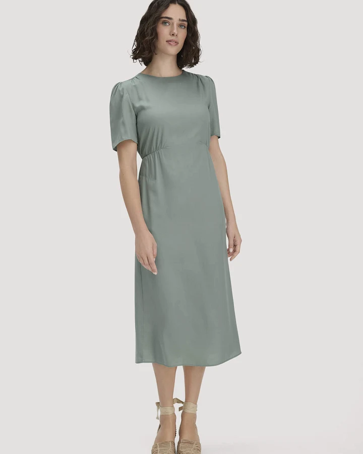 hessnatur Damen Kleid mit Raffung Midi aus SaXcell®Lyocell - grün - Größe 34