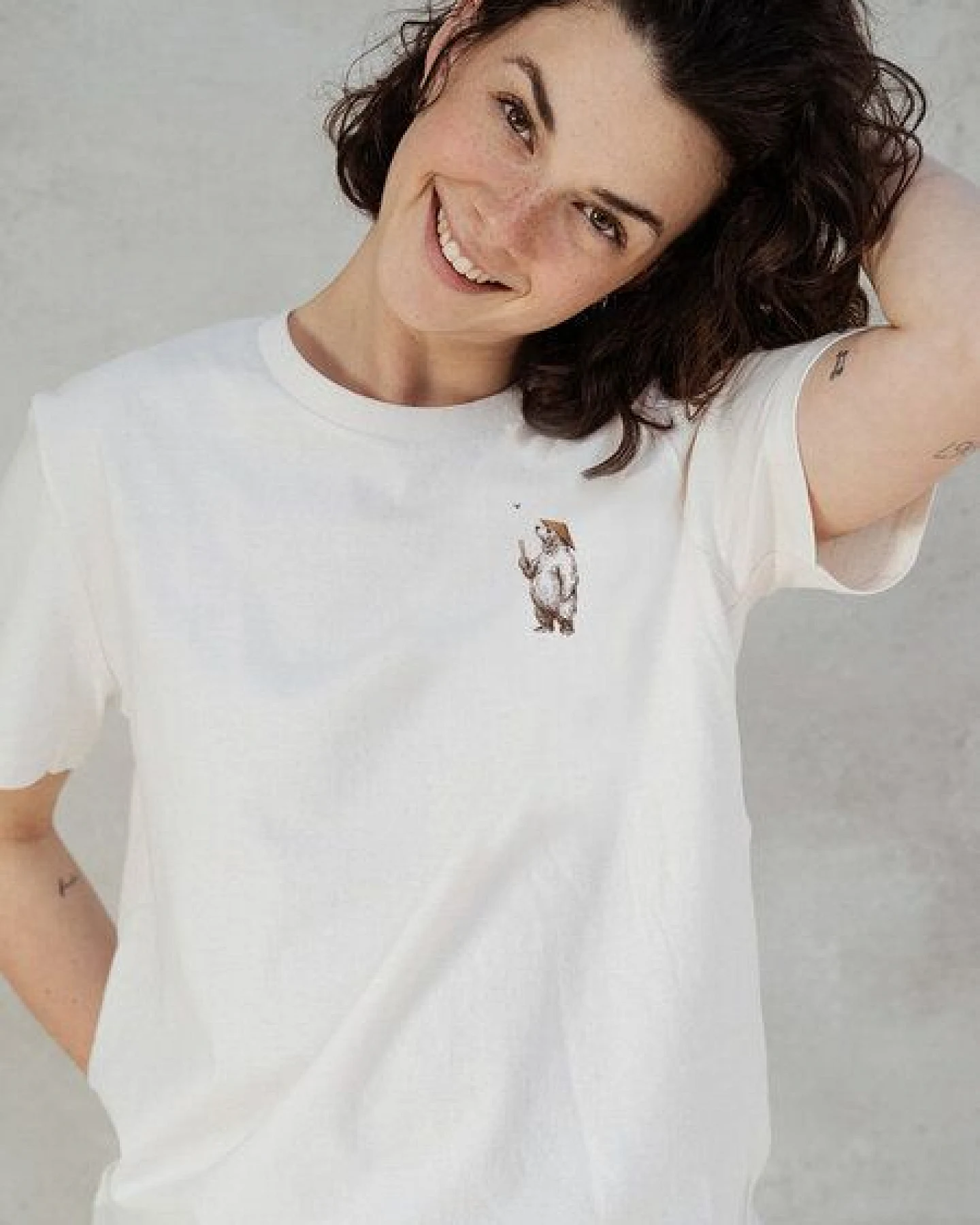 Kultgut Klassik- Shirt - Recycelte Biobaumwolle naturbelassen/ Honeybabe – Ansicht 3