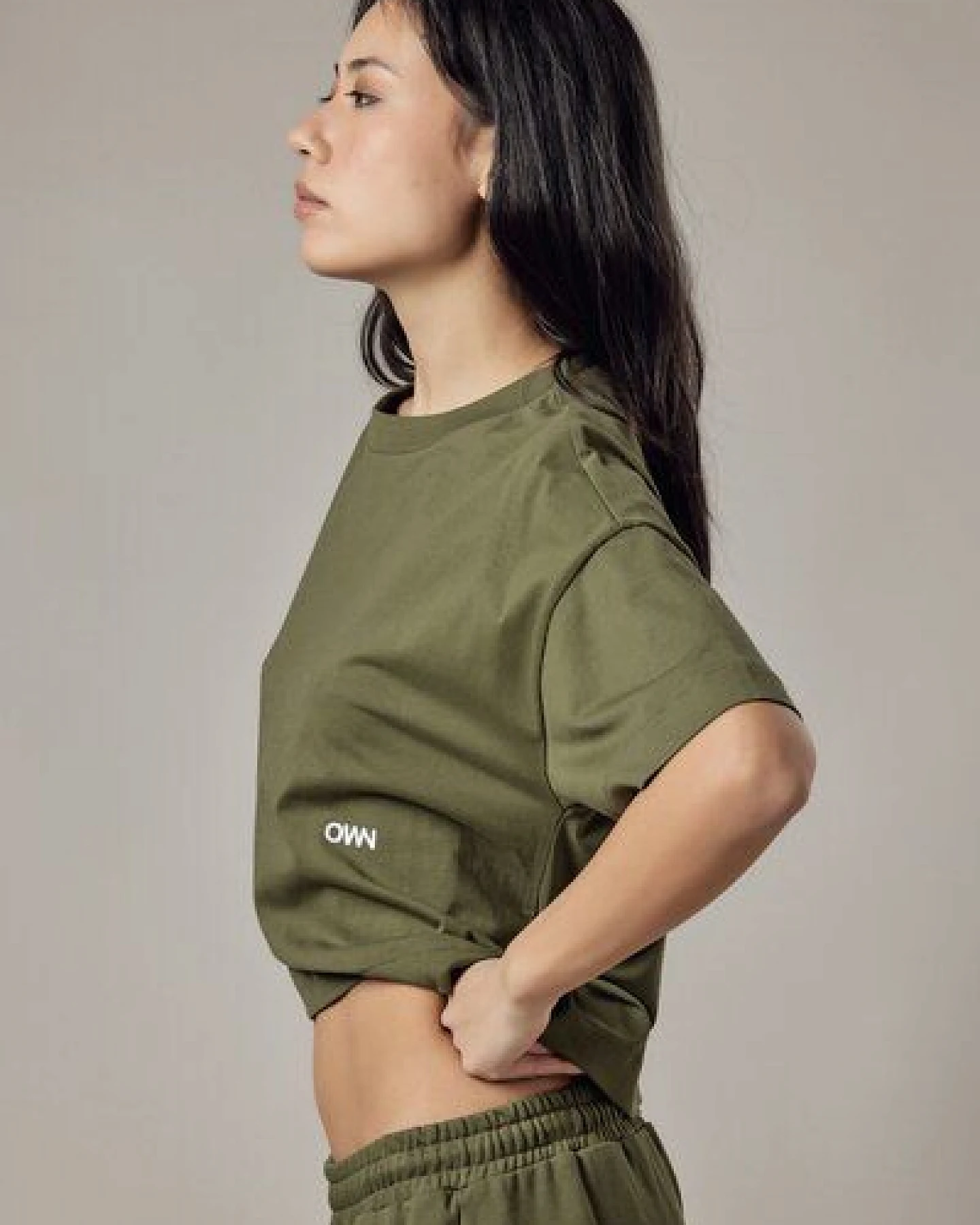 OWN - OFF WITH NATURE Kurzes T-Shirt in lockerer Passform Dusty Sage – Ansicht 3