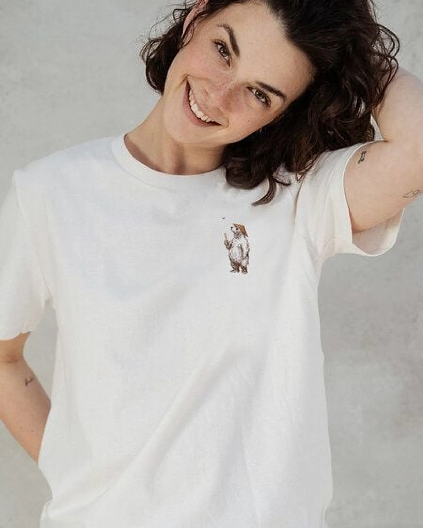 Kultgut Klassik- Shirt - Recycelte Biobaumwolle naturbelassen/ Honeybabe – Ansicht 3