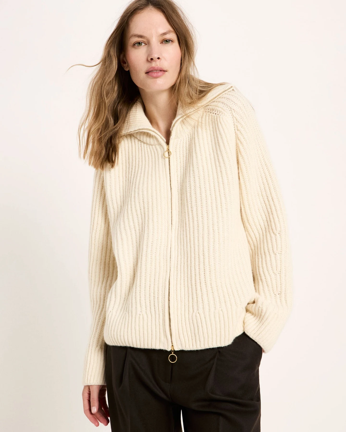 Strickjacke in Rippoptik (GOTS) – Ansicht 2