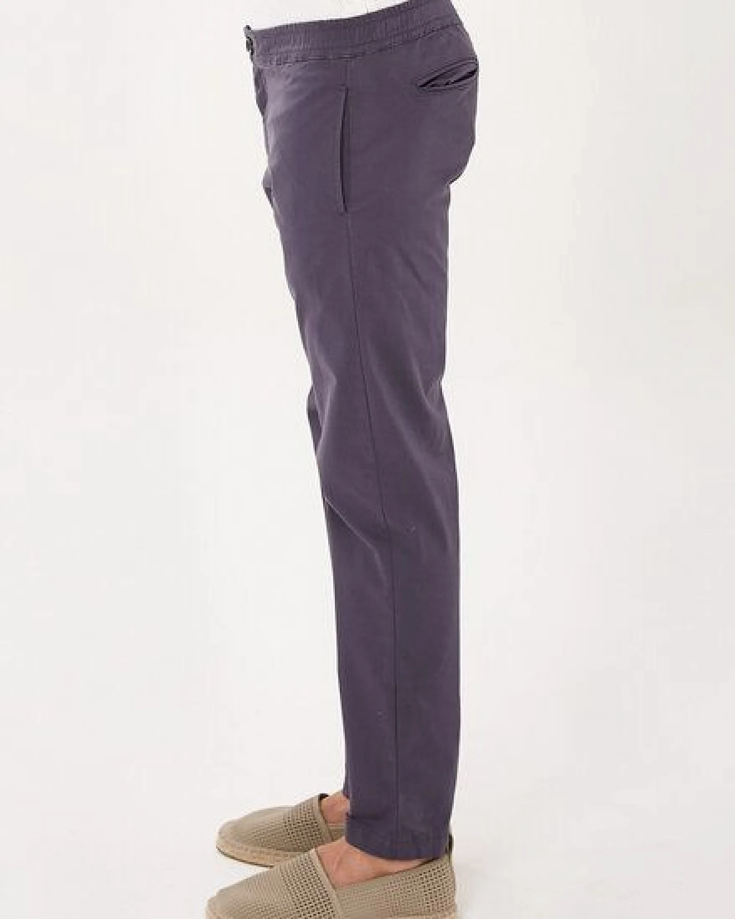 ORGANICATION Chino-Hose aus Bio-Baumwolle mit elastischem Bund – Ansicht 3
