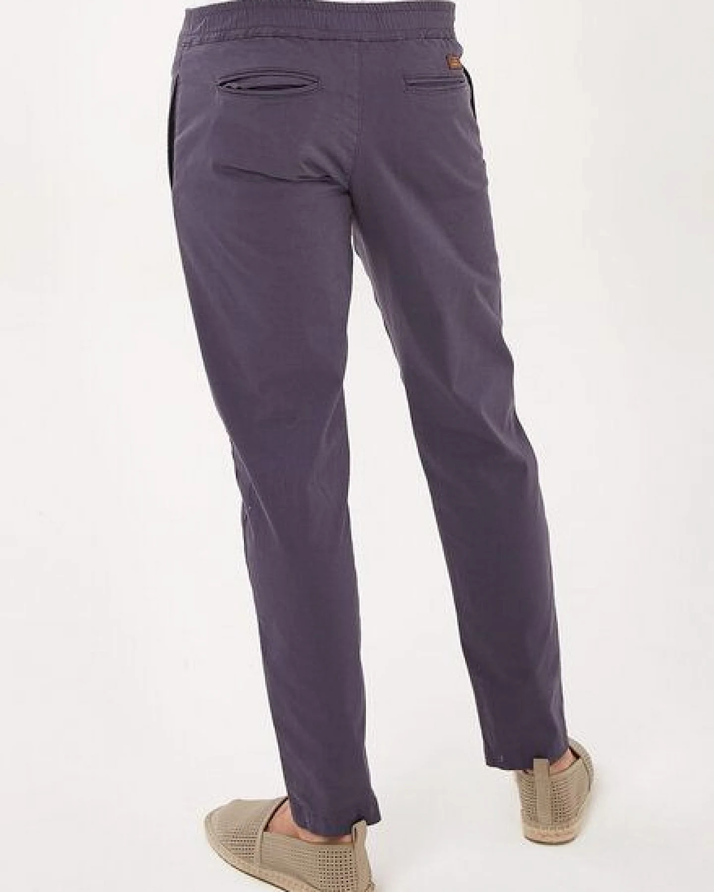 ORGANICATION Chino-Hose aus Bio-Baumwolle mit elastischem Bund – Ansicht 4