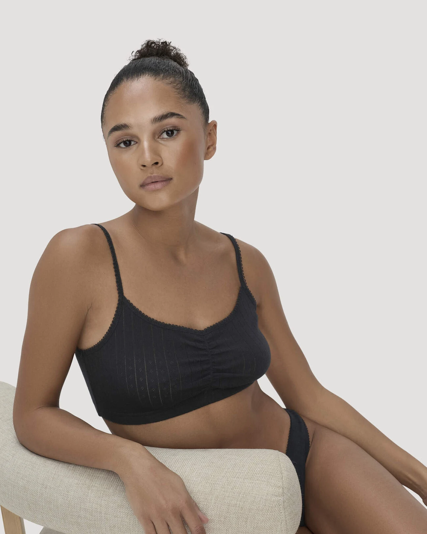 hessnatur Damen Pointelle Bustier PURE COTTON aus Bio-Baumwolle - schwarz - Größe 40 – Ansicht 3
