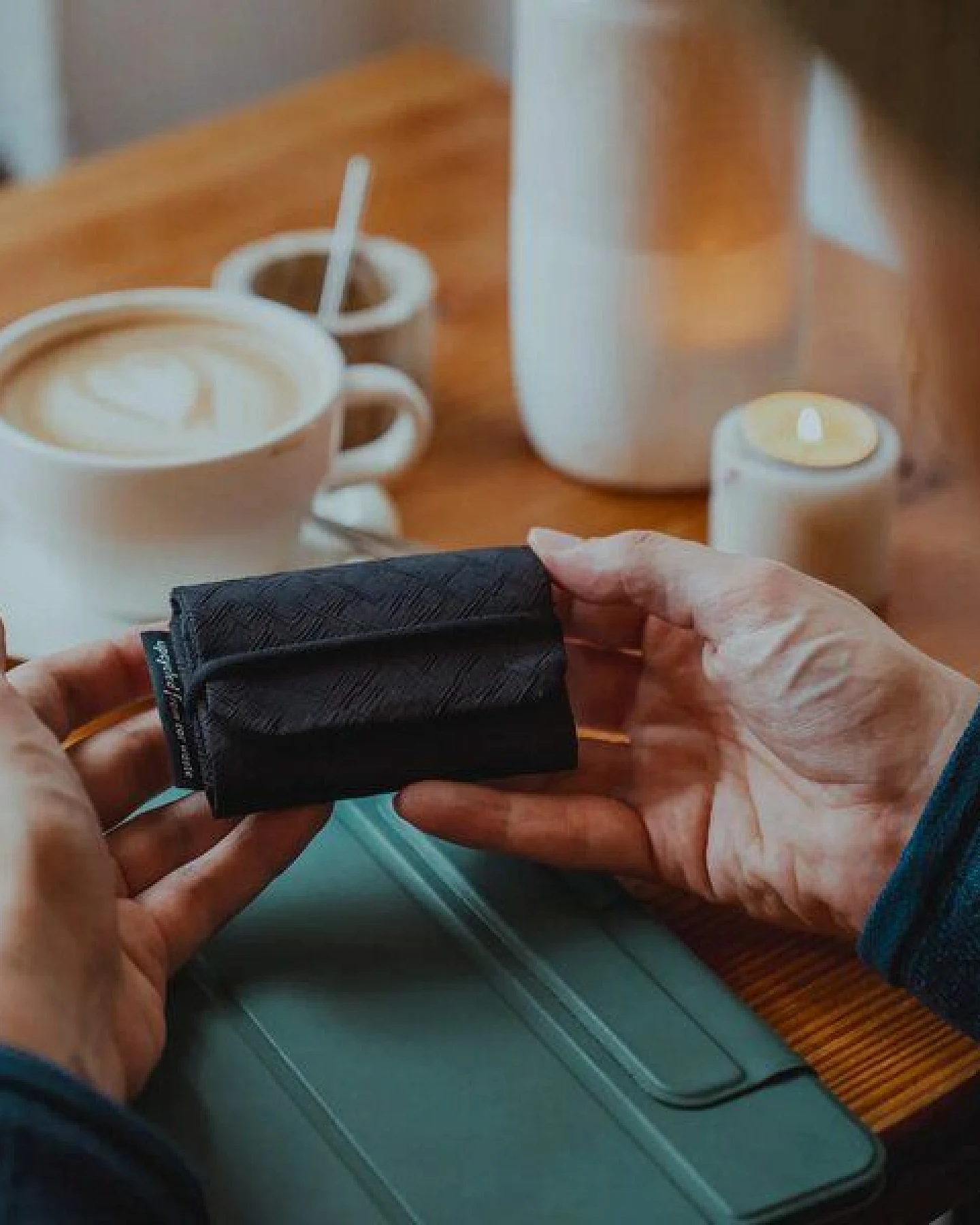 Airpaq Cardholder aus Autoschrott – Ansicht 2