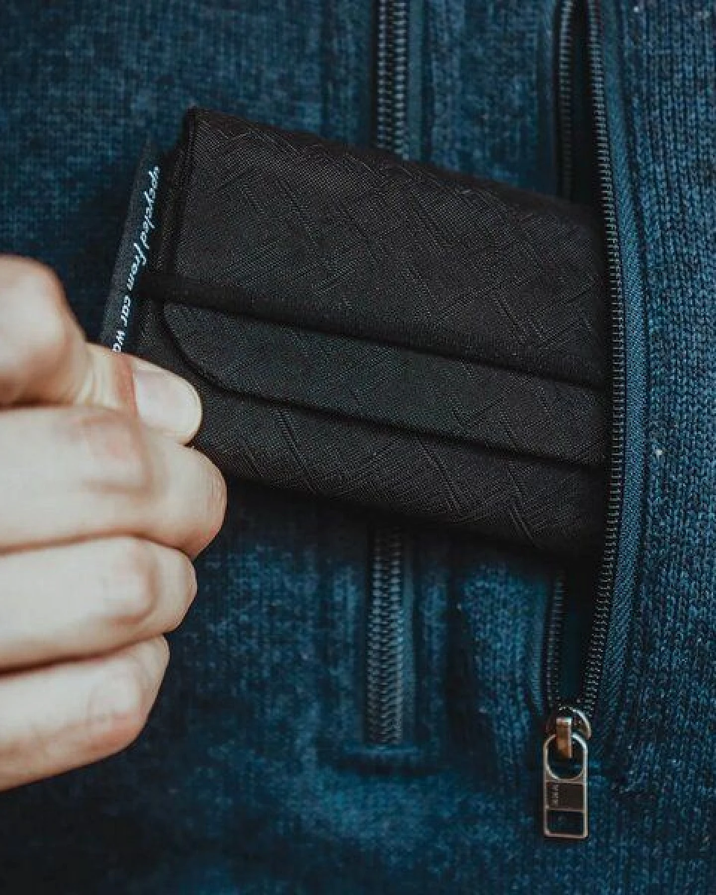 Airpaq Cardholder aus Autoschrott – Ansicht 4