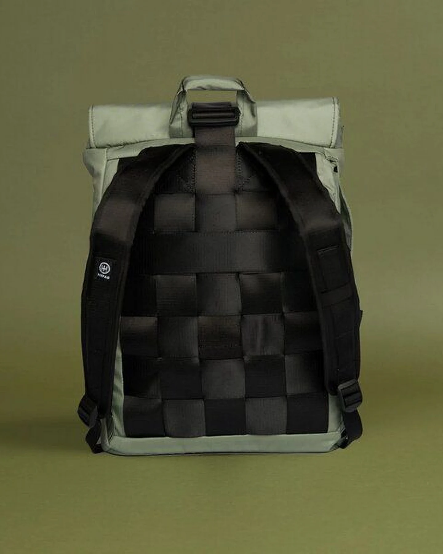 Airpaq Rucksack aus unkaputtbarem Automaterial – Ansicht 2