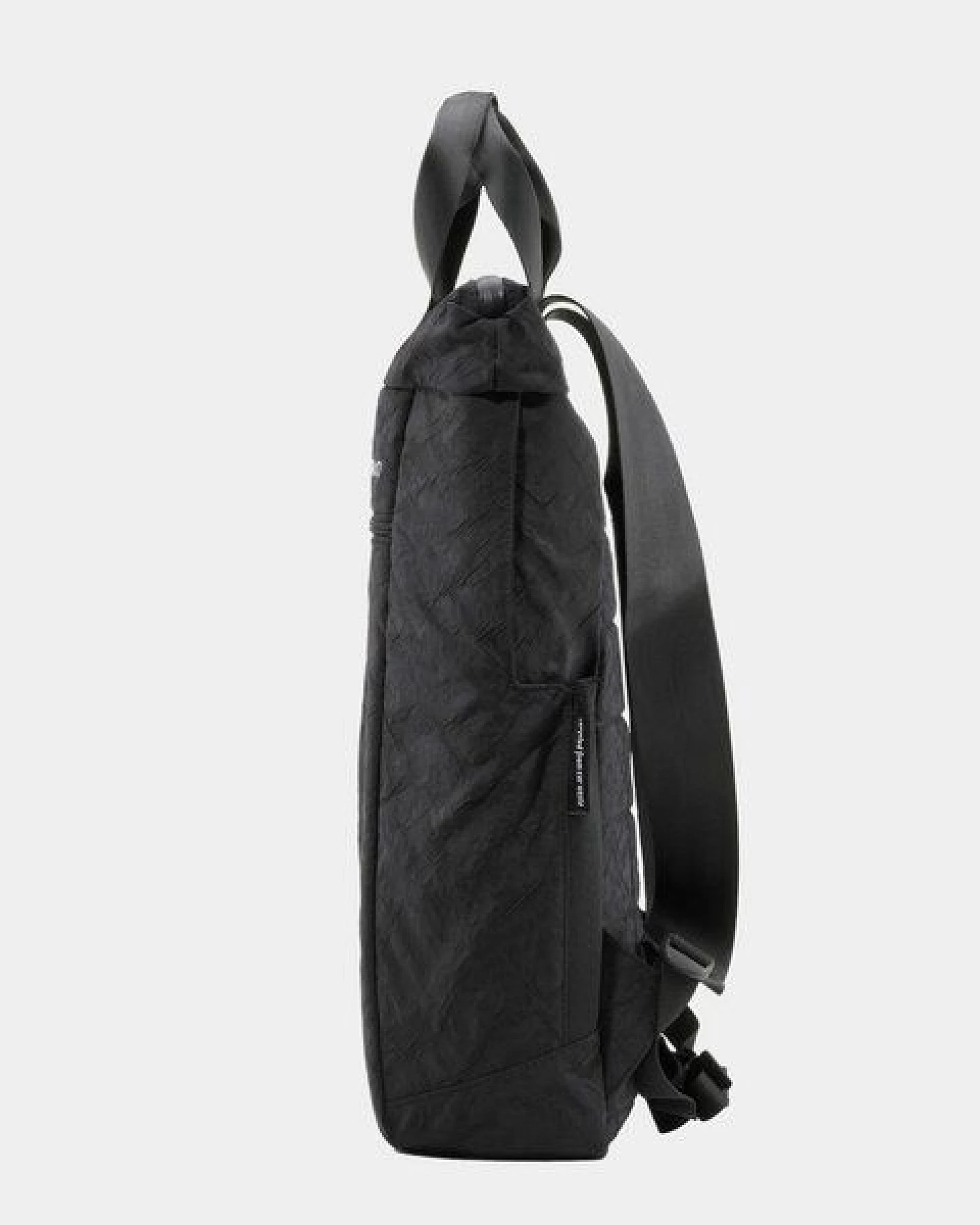 Airpaq Tagesrucksack mit Laptopfach aus Autoschrott – Ansicht 3