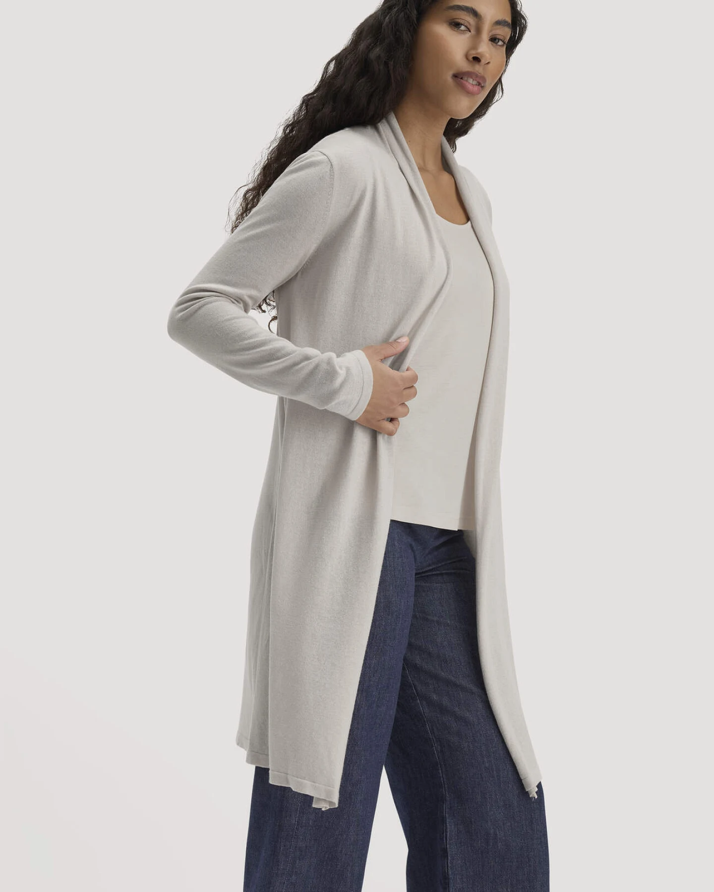 hessnatur Damen Strick Jacke Regular aus TENCEL™ Lyocell und Bio-Baumwolle - beige - Größe M – Ansicht 3