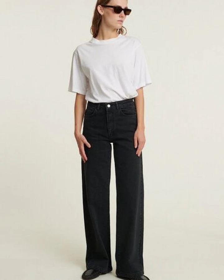 Basic Apparel High-Waist Jeans ENYA aus Bio-Baumwolle