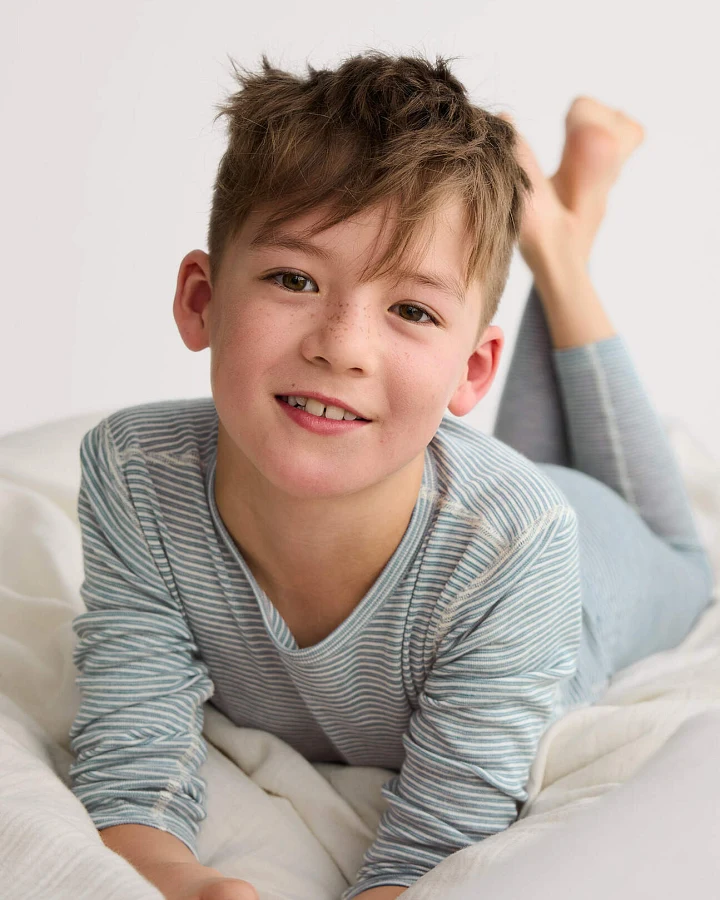 hessnatur Kinder Ringel-Langarmshirt aus Bio-Merinowolle mit Seide - blau - Größe 110/116