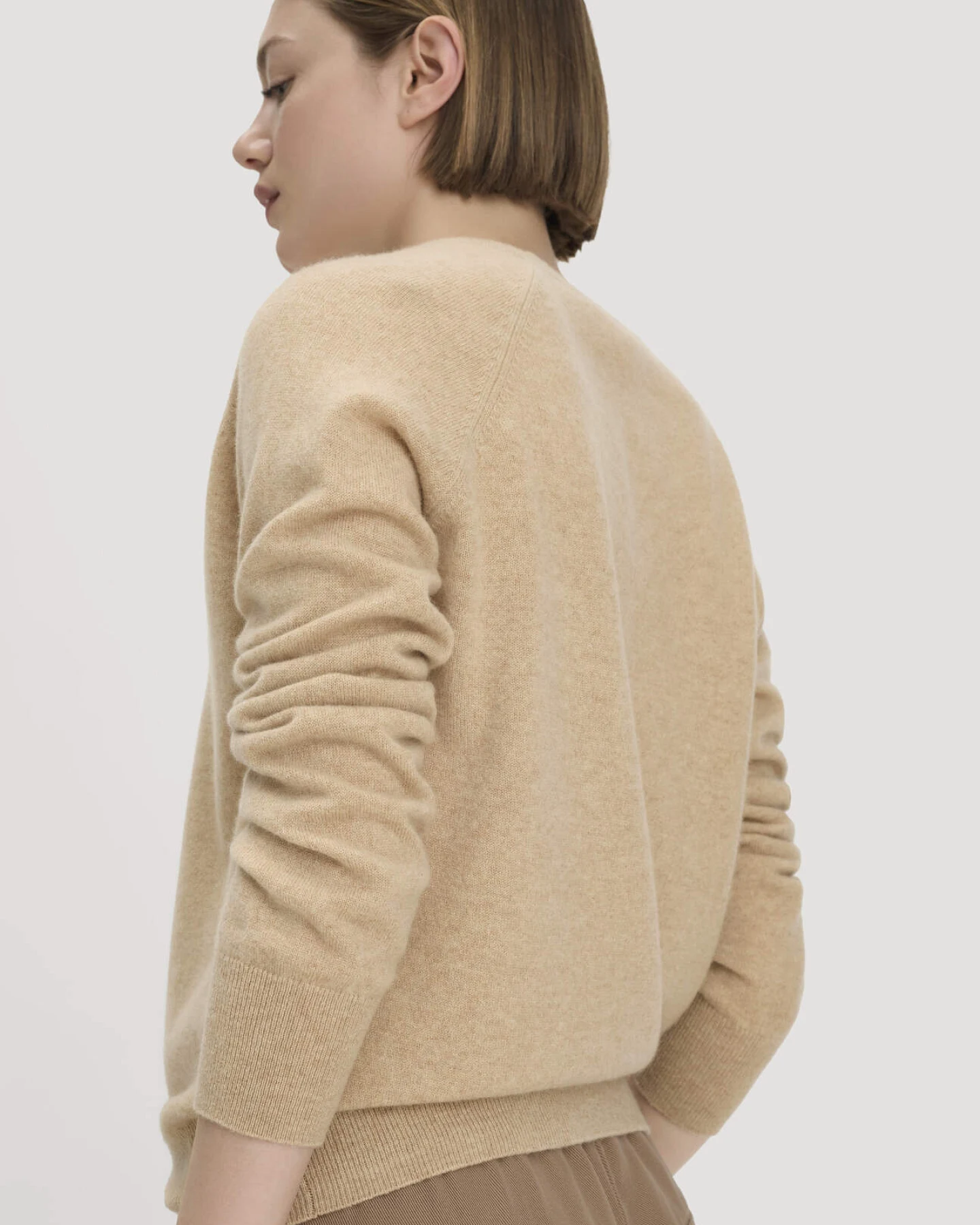 hessnatur Damen Pullover Relaxed BETTER RECYCLING aus Cashmere mit Recycling-Anteil - beige - Größe XXL – Ansicht 4