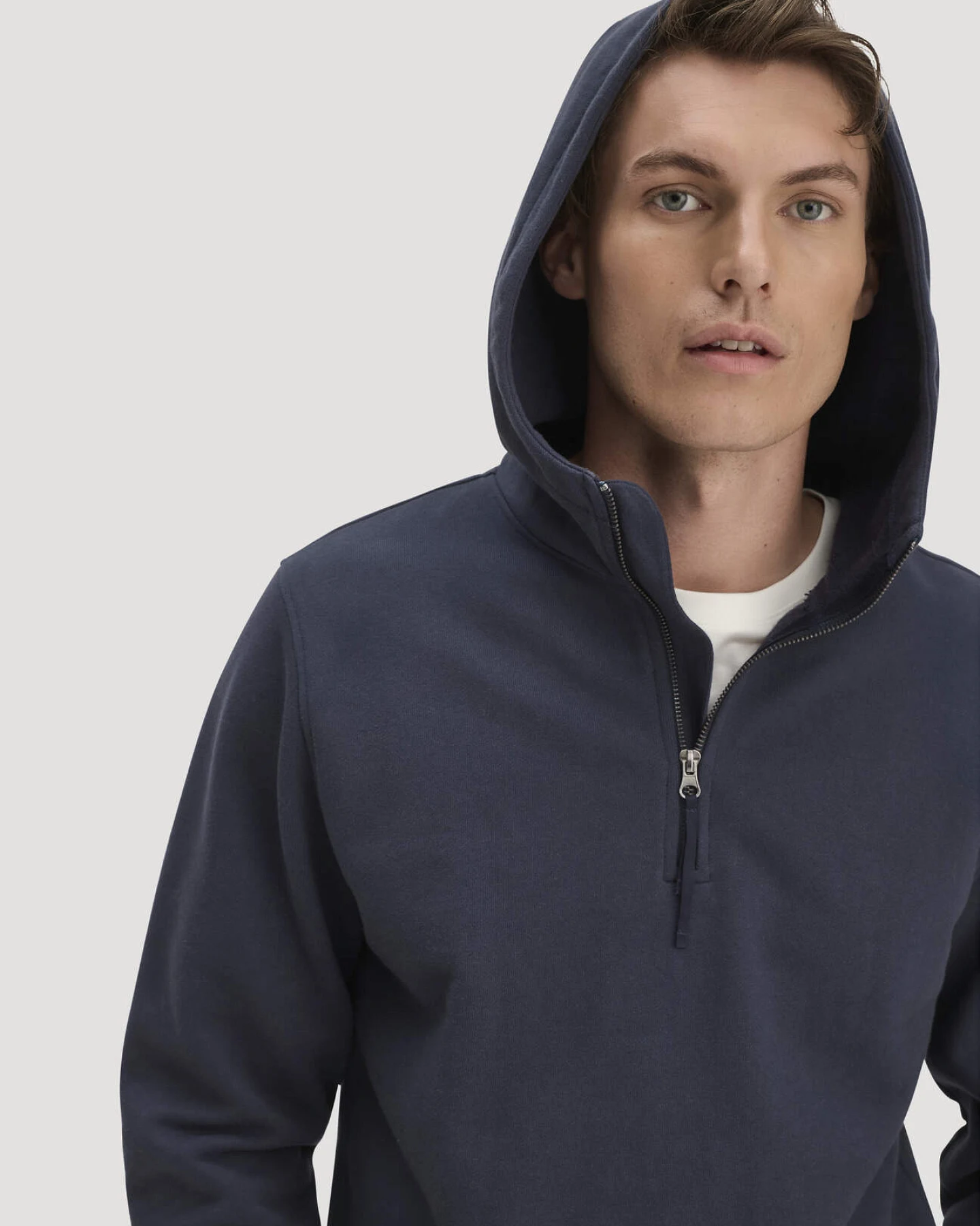 hessnatur Herren Sweat Hoodie Regular aus Bio-Baumwolle mit recycelter Baumwolle - blau - Größe M – Ansicht 4