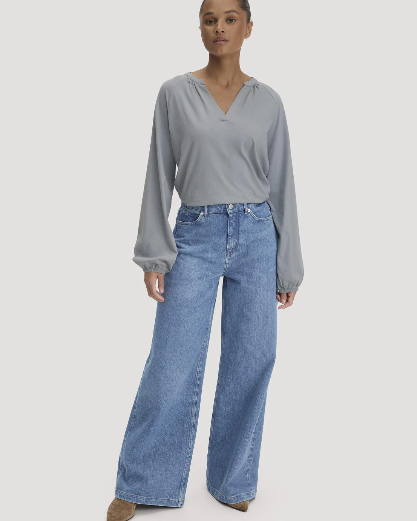 hessnatur Damen Jersey-Bluse Relaxed aus Bio-Baumwolle - blau - Größe 34 – Ansicht 2