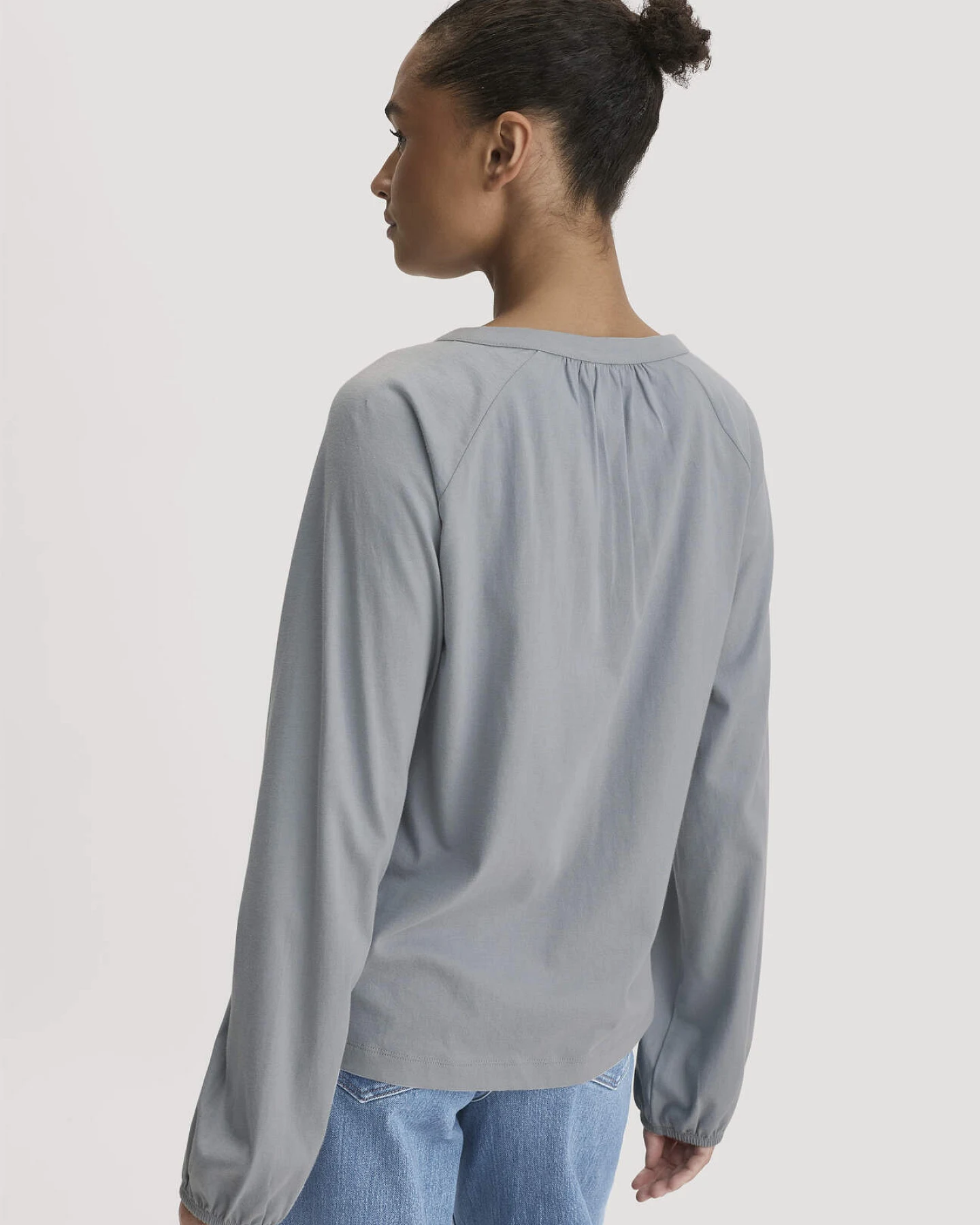 hessnatur Damen Jersey-Bluse Relaxed aus Bio-Baumwolle - blau - Größe 34 – Ansicht 3