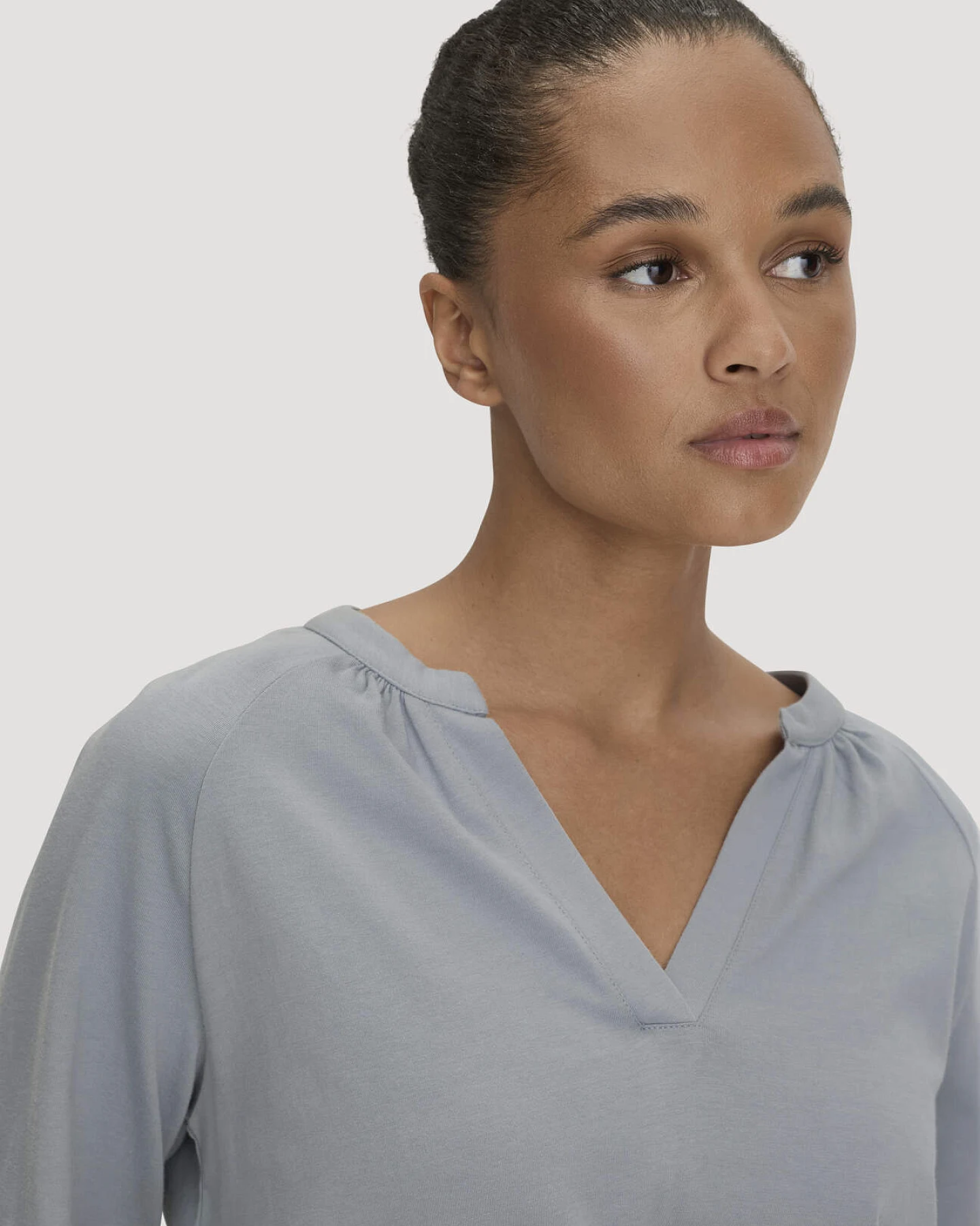 hessnatur Damen Jersey-Bluse Relaxed aus Bio-Baumwolle - blau - Größe 34 – Ansicht 4