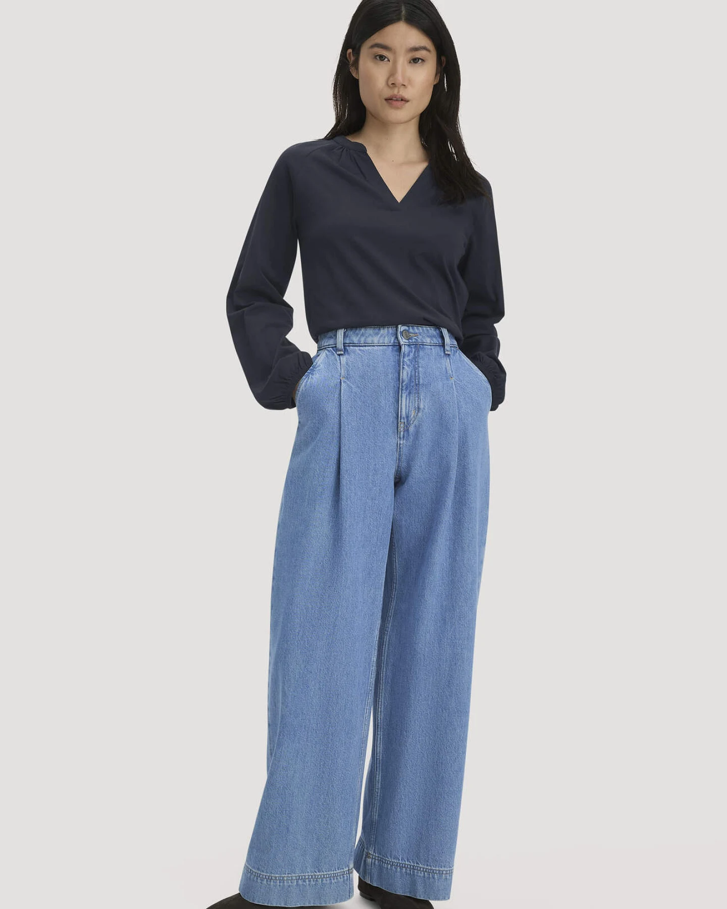 hessnatur Damen Jersey-Bluse Relaxed aus Bio-Baumwolle - blau - Größe 40 – Ansicht 2