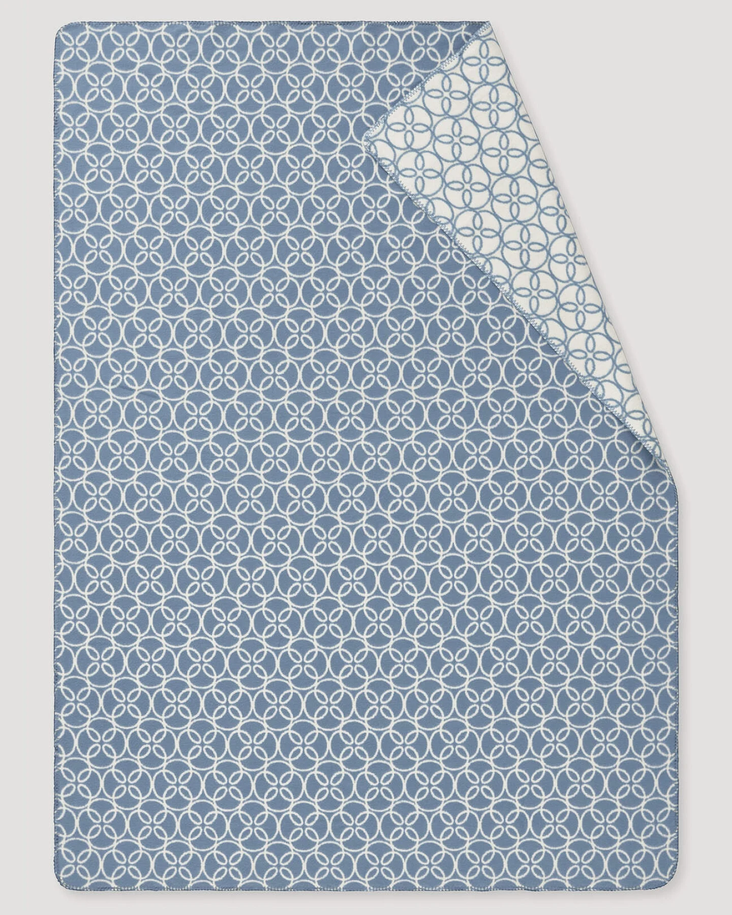 hessnatur Plaid SELKE aus Bio-Baumwolle - blau - Größe 150x200 cm – Ansicht 2