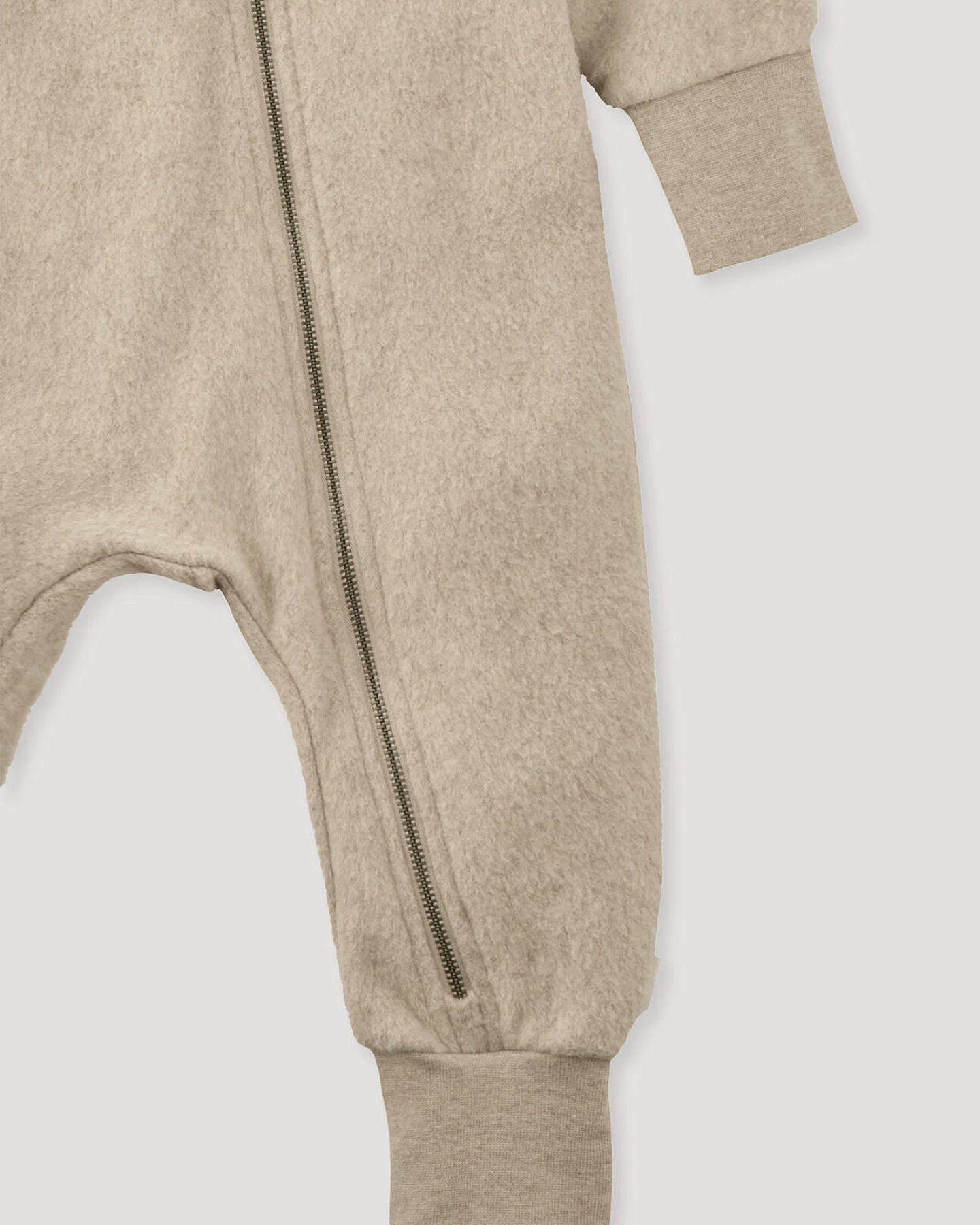 hessnatur Baby Softfleece Overall aus Bio-Baumwolle - beige - Größe 50/56 – Ansicht 3