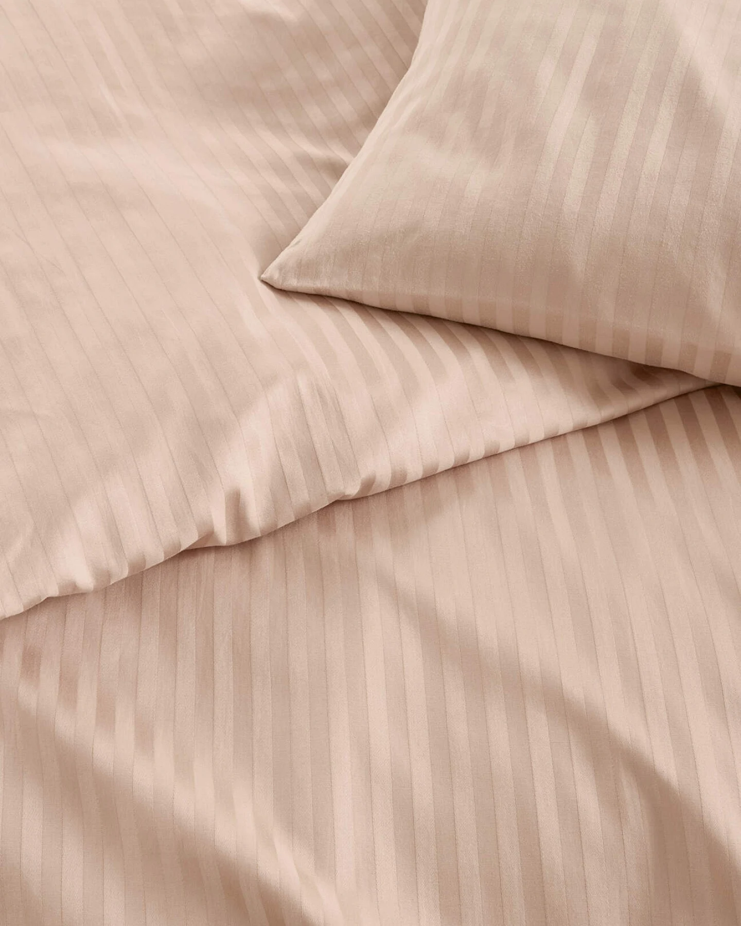 hessnatur Bettwäsche Set SILKY TOUCH aus TENCEL™ Lyocell und Bio-Baumwolle - rosa - Größe 155x220 / 40x80 cm – Ansicht 4