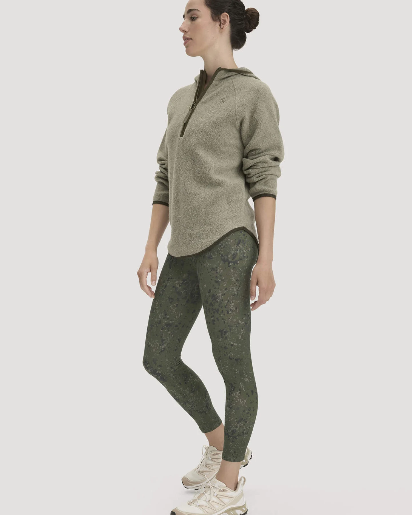 hessnatur Loungewear Fleece Hoodie Relaxed ACTIVE LIGHT aus Bio-Baumwolle - grün - Größe XL – Ansicht 2
