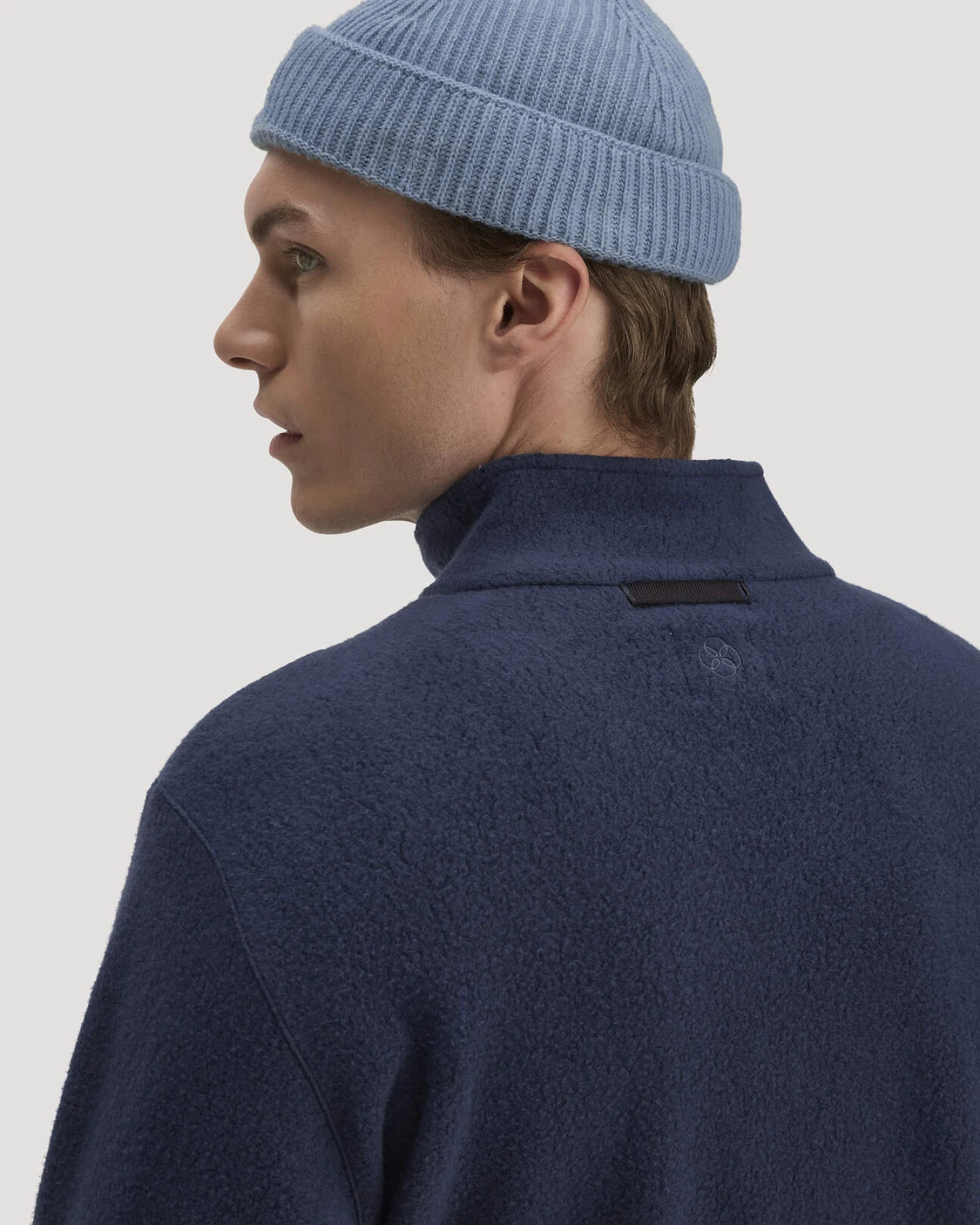 hessnatur Herren Fleece Troyer Relaxed aus Bio-Baumwolle - blau - Größe 50 – Ansicht 4