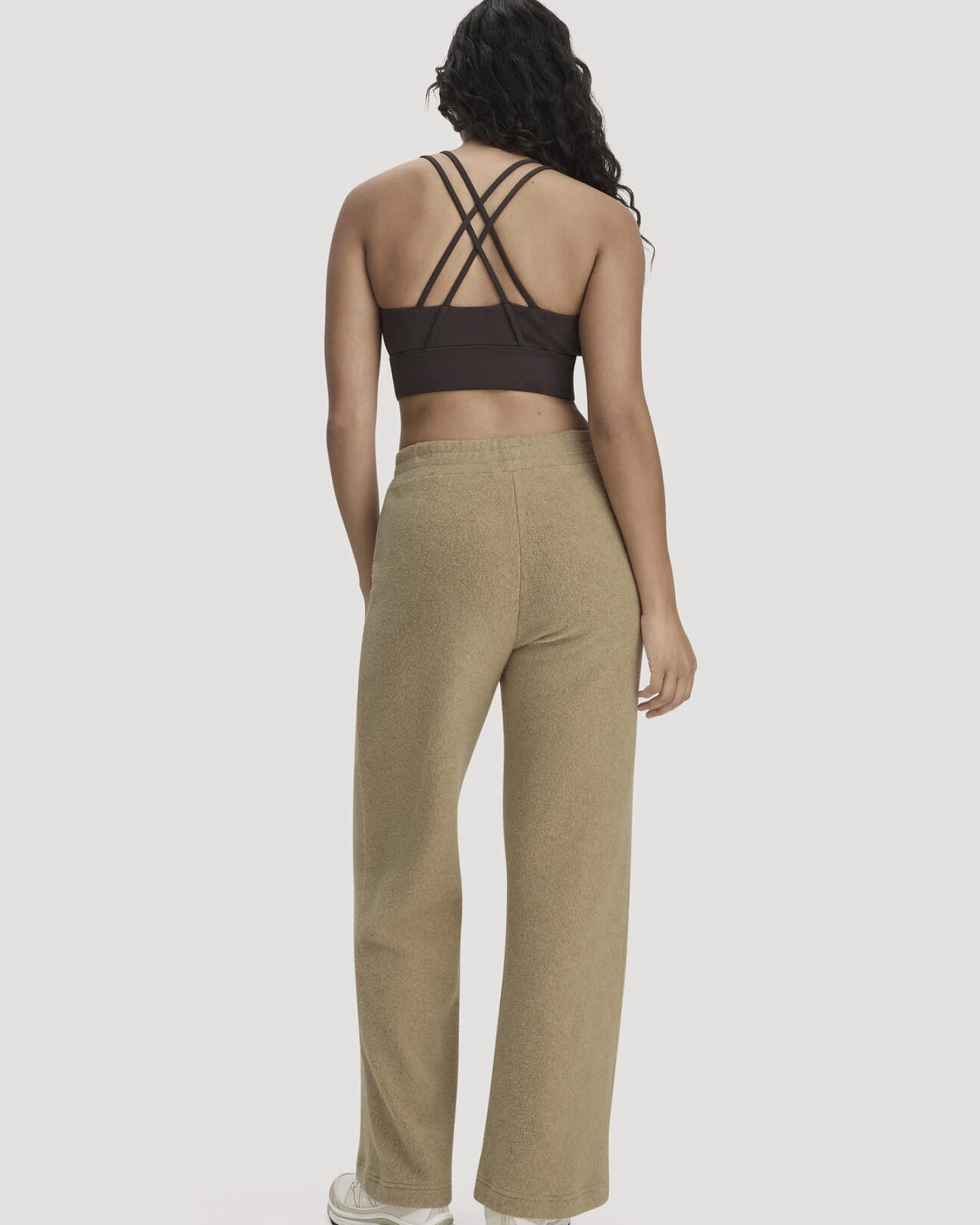 hessnatur Loungewear Fleece Hose Relaxed ACTIVE LIGHT aus Bio-Baumwolle - beige - Größe M – Ansicht 2