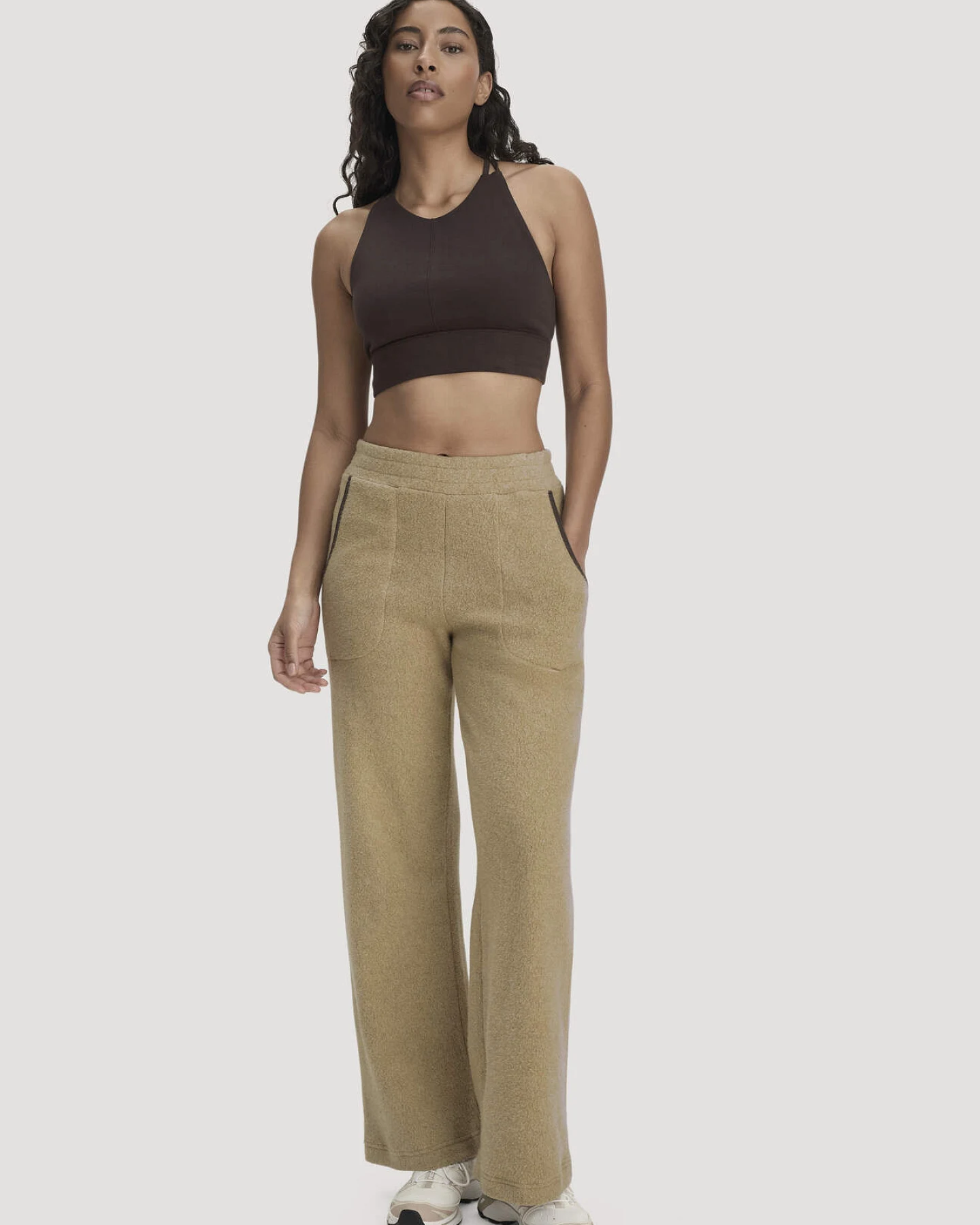 hessnatur Loungewear Fleece Hose Relaxed ACTIVE LIGHT aus Bio-Baumwolle - beige - Größe XL – Ansicht 4