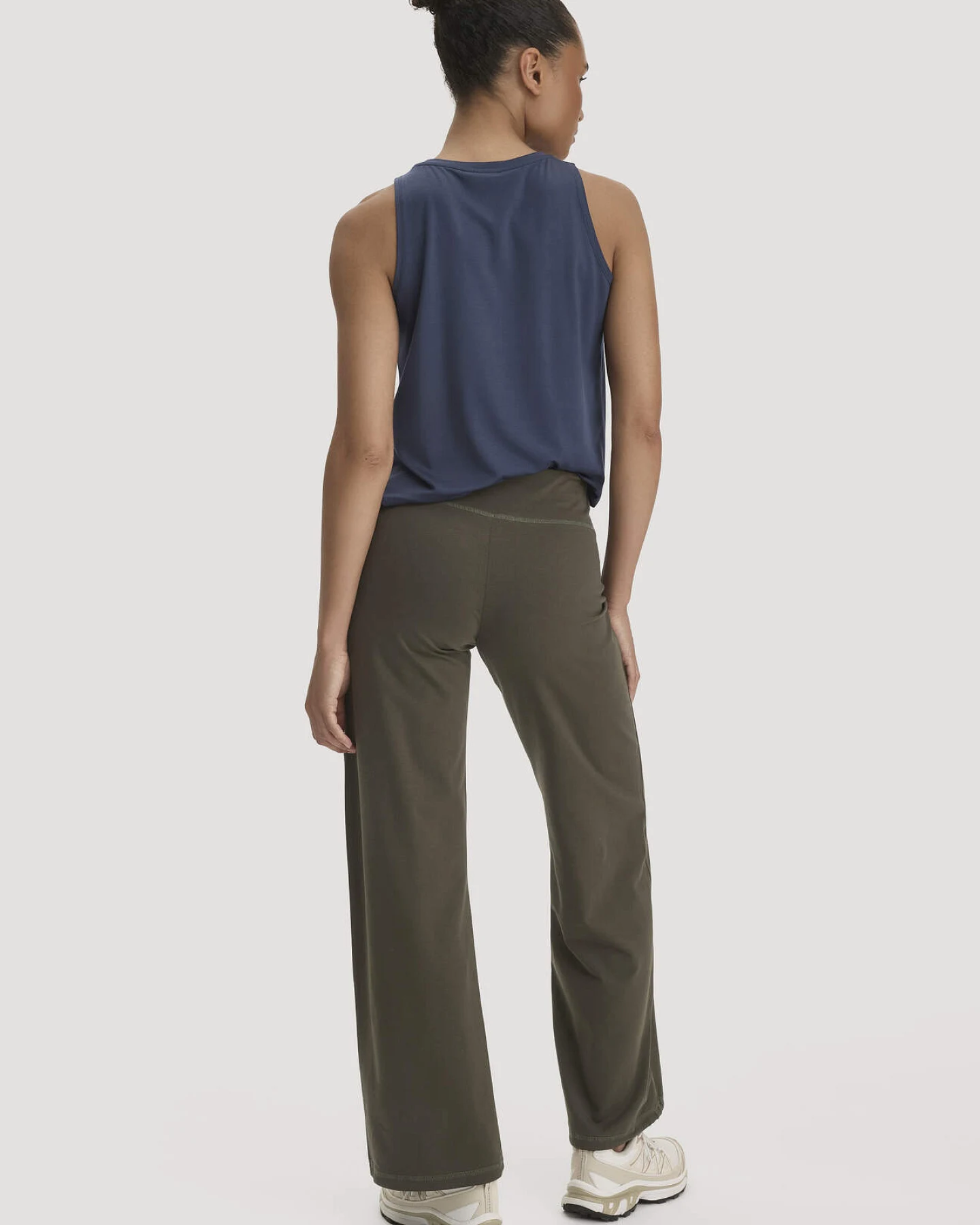 hessnatur Loungewear Hose Regular ACTIVE LIGHT aus Bio-Baumwolle - grün - Größe S – Ansicht 2
