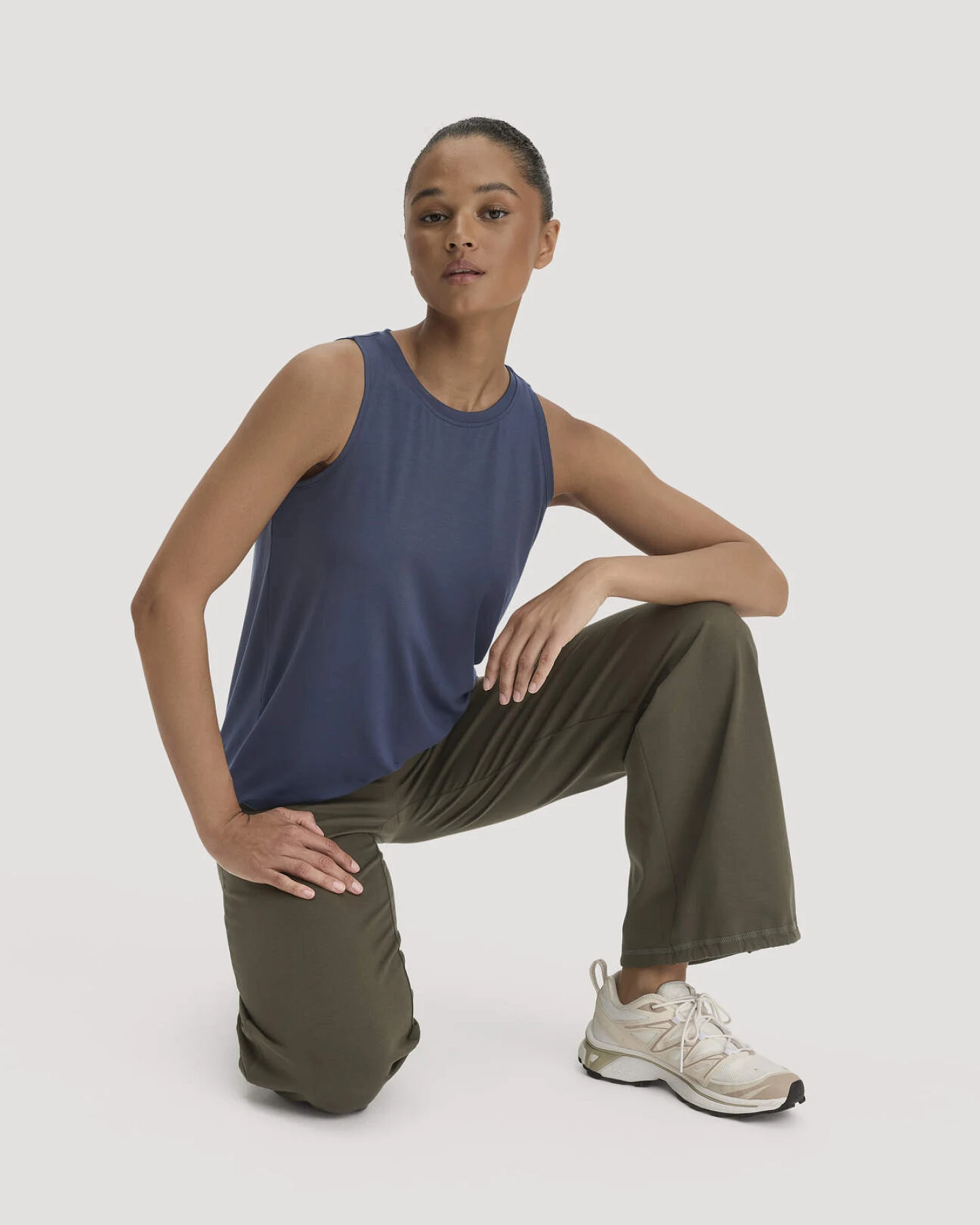 hessnatur Loungewear Hose Regular ACTIVE LIGHT aus Bio-Baumwolle - grün - Größe XS – Ansicht 4