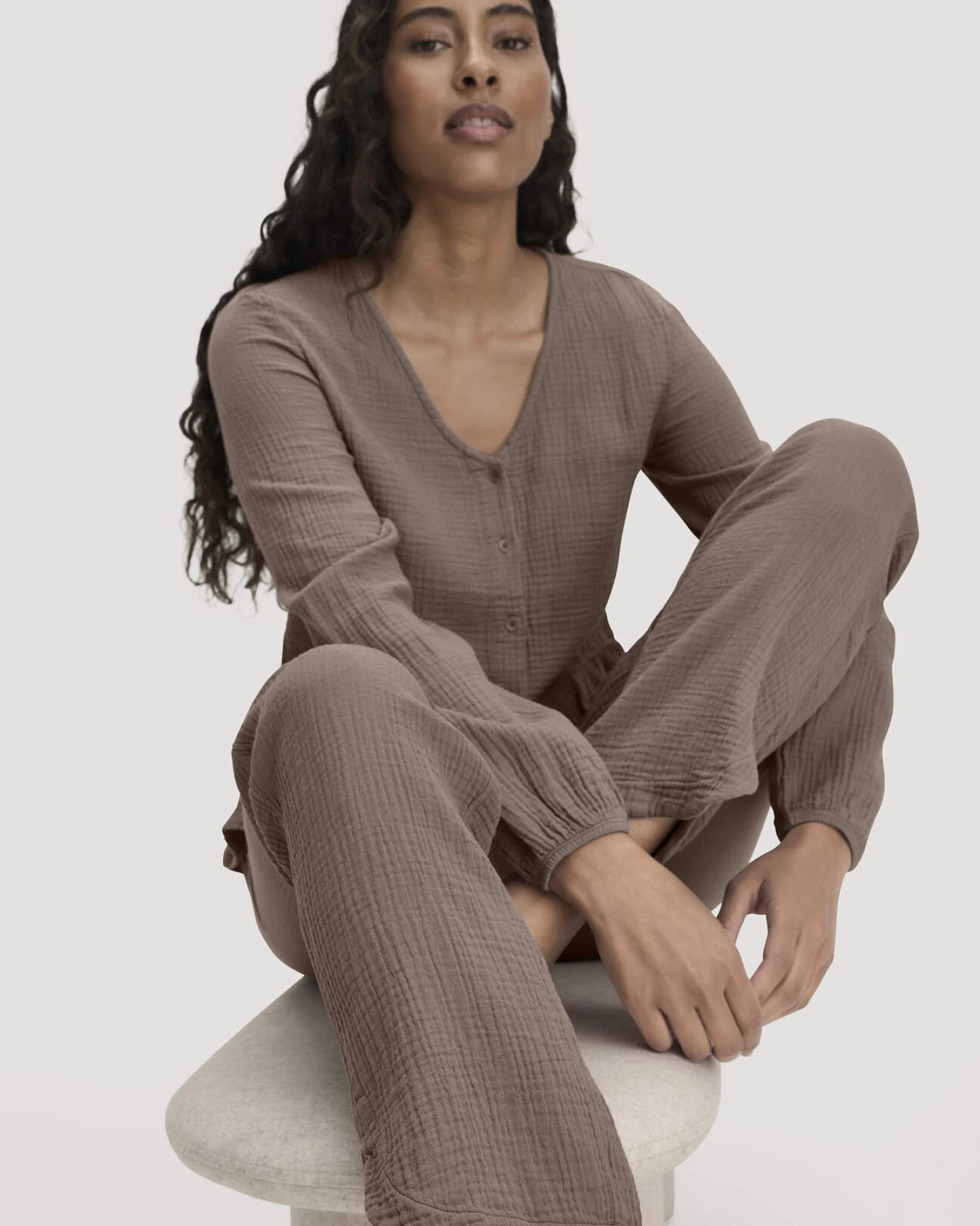 hessnatur Damen Musselin Schlafhose Regular PURE COMFORT aus Bio-Baumwolle - braun - Größe 34 – Ansicht 2