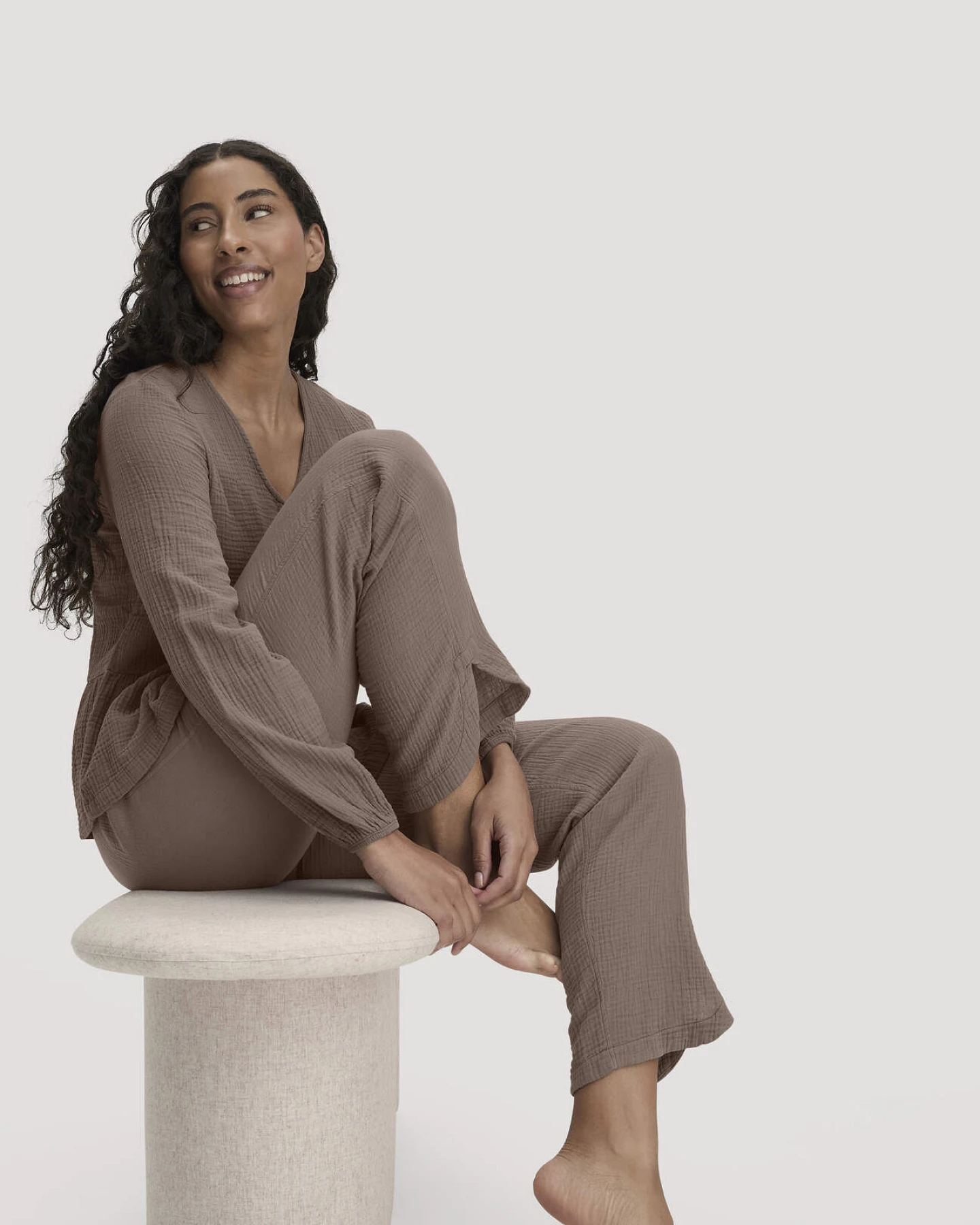 hessnatur Damen Musselin Schlafhose Regular PURE COMFORT aus Bio-Baumwolle - braun - Größe 34 – Ansicht 3