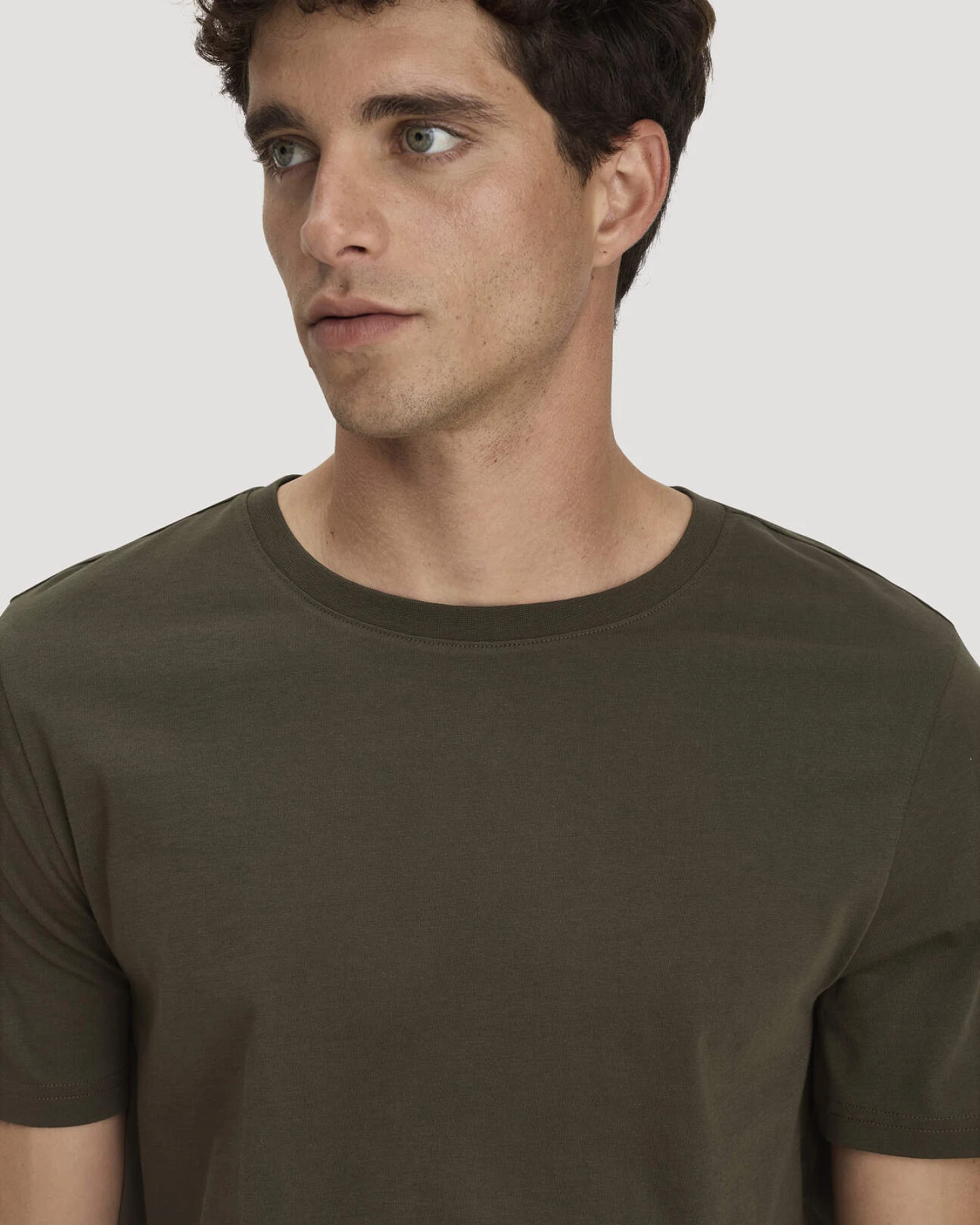 hessnatur Herren T-Shirt Regular aus Regenerative Organic Cotton (ROC) - grün - Größe 52 – Ansicht 4