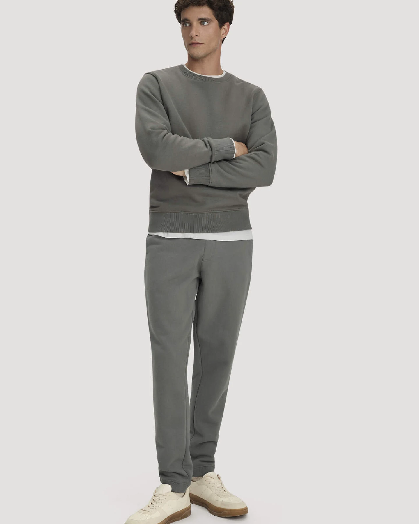 hessnatur Herren Sweatshirt Regular BETTERRECYCLING aus Bio-Baumwolle - grün - Größe S – Ansicht 2