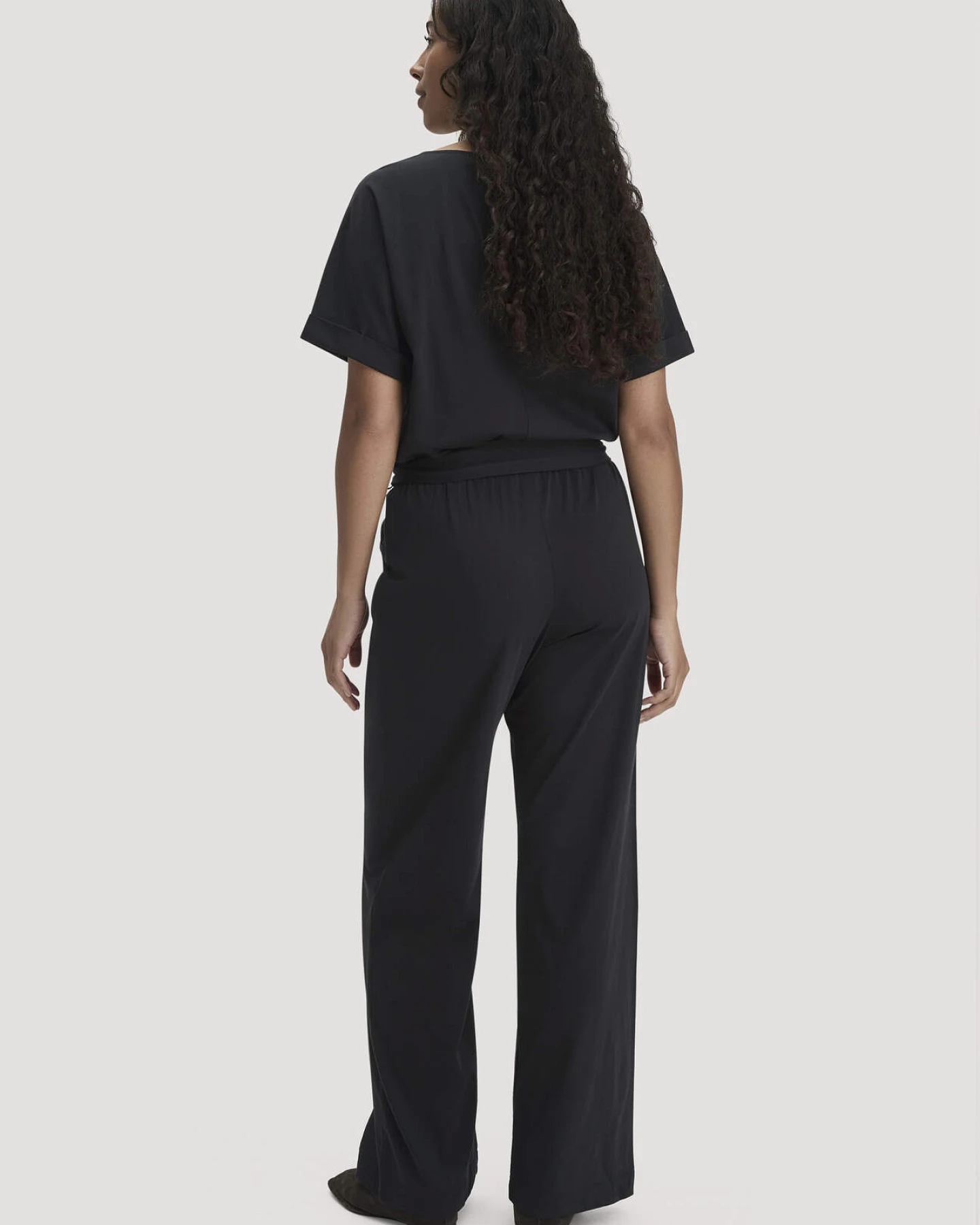 hessnatur Damen Jersey Jumpsuit Regular aus Bio-Baumwolle - schwarz - Größe 36 – Ansicht 2
