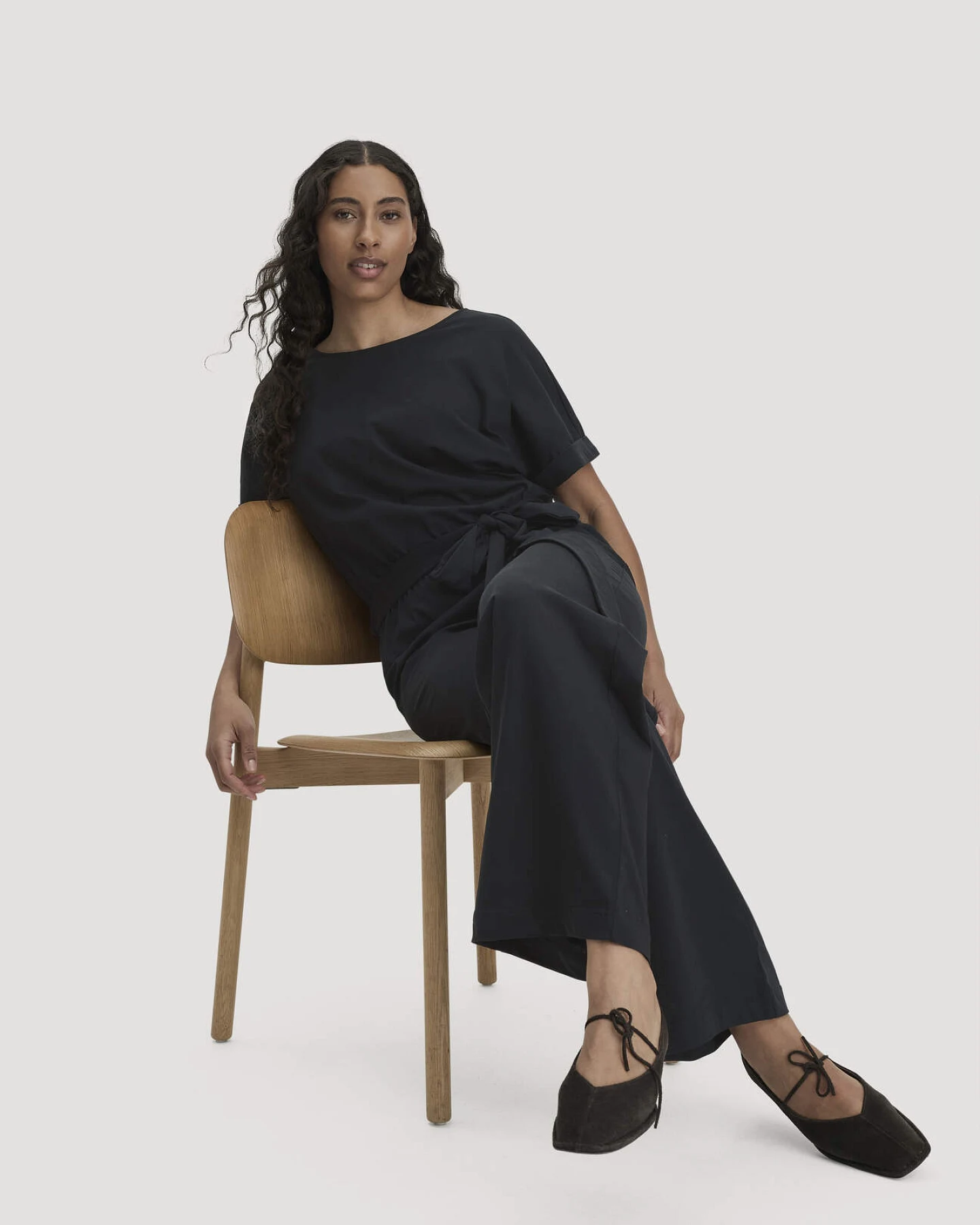 hessnatur Damen Jersey Jumpsuit Regular aus Bio-Baumwolle - schwarz - Größe 42 – Ansicht 4