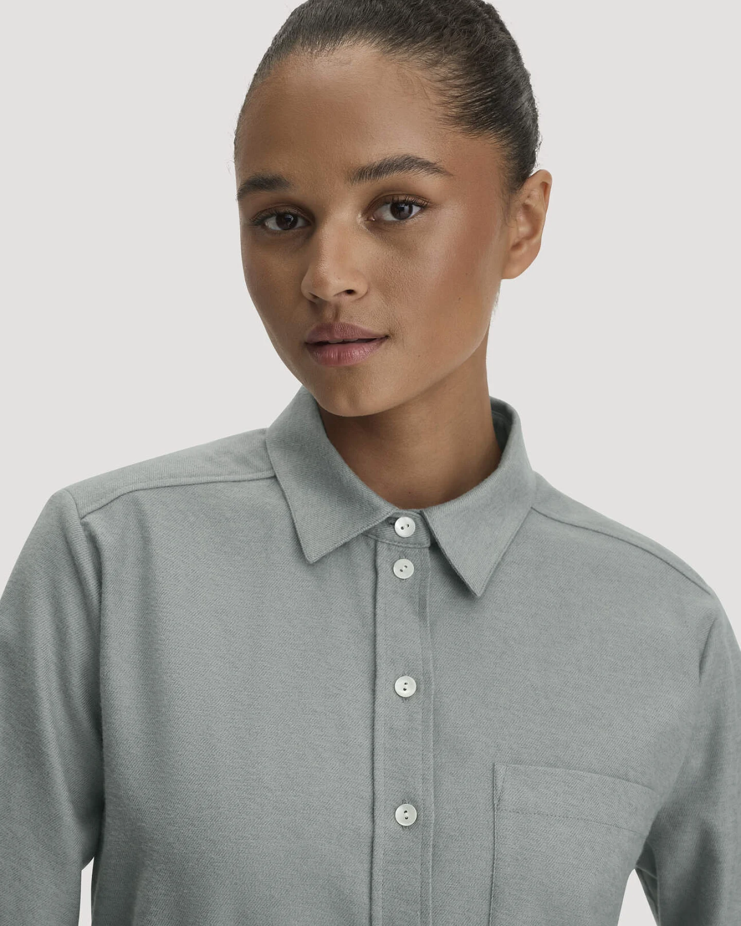 hessnatur Damen Flanell Bluse Relaxed aus Bio-Baumwolle mit TENCEL™ Lyocell - blau - Größe 42 – Ansicht 4