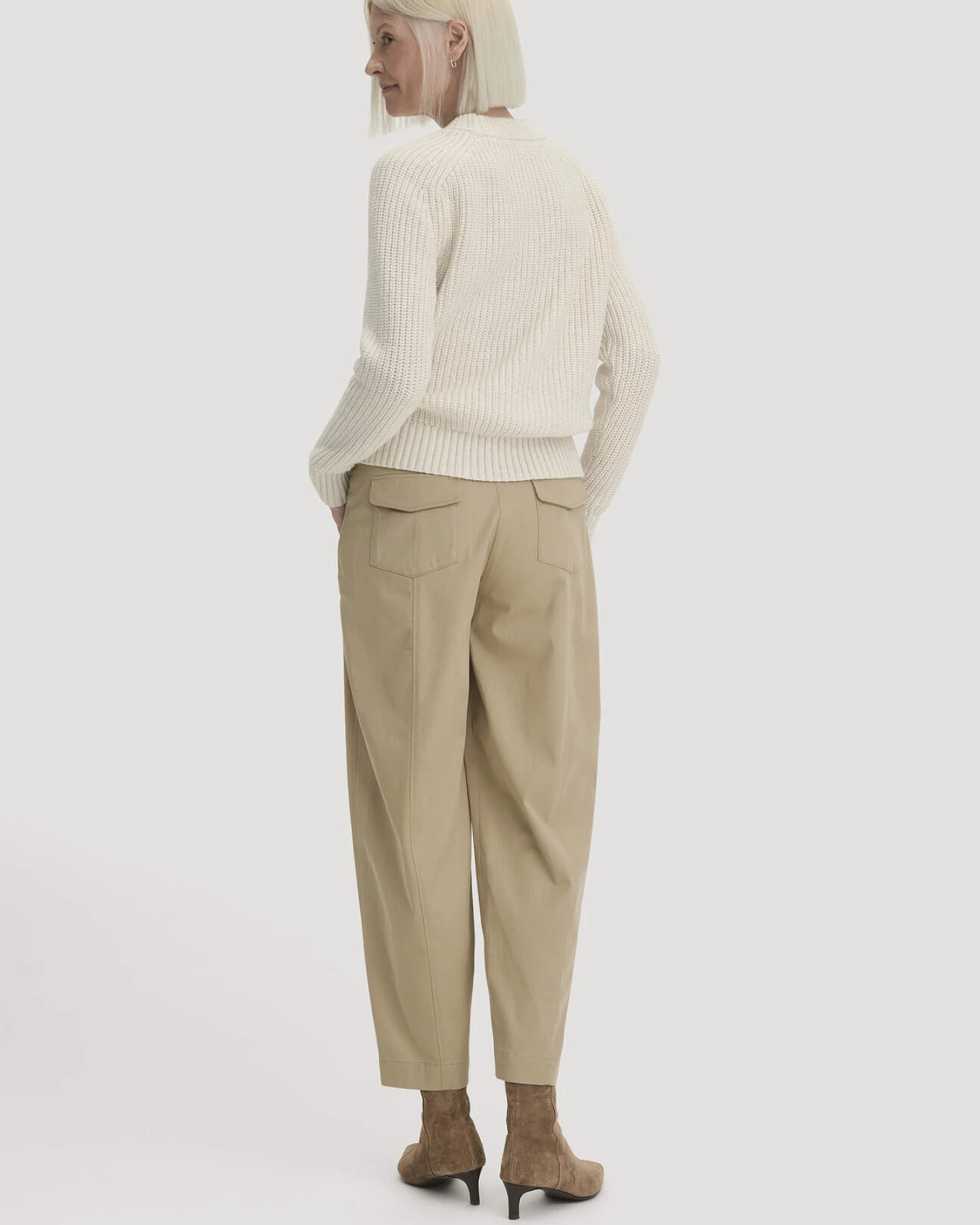 hessnatur Damen Barrel-Leg Hose Relaxed aus TENCEL™ Lyocell mit Bio-Baumwolle - beige - Größe 42 – Ansicht 2
