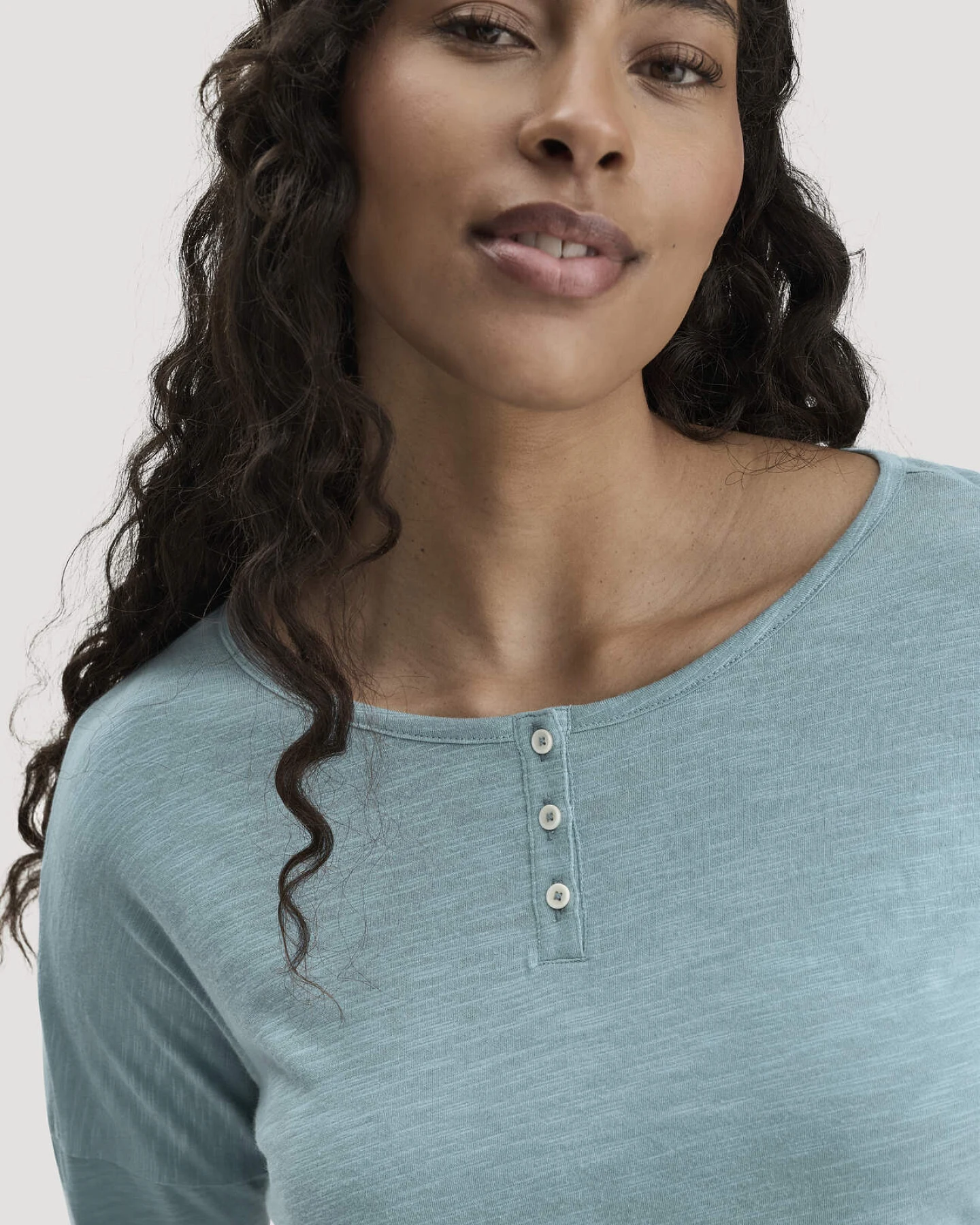 hessnatur Damen Schlafshirt Relaxed aus Bio-Baumwolle mit TENCEL™ Modal - blau - Größe 46 – Ansicht 2