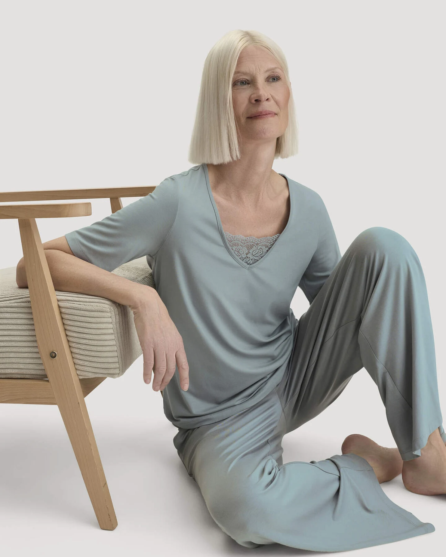 hessnatur Damen T-Shirt PURE SENSE LACE aus TENCEL™ Modal - blau - Größe 48 – Ansicht 3