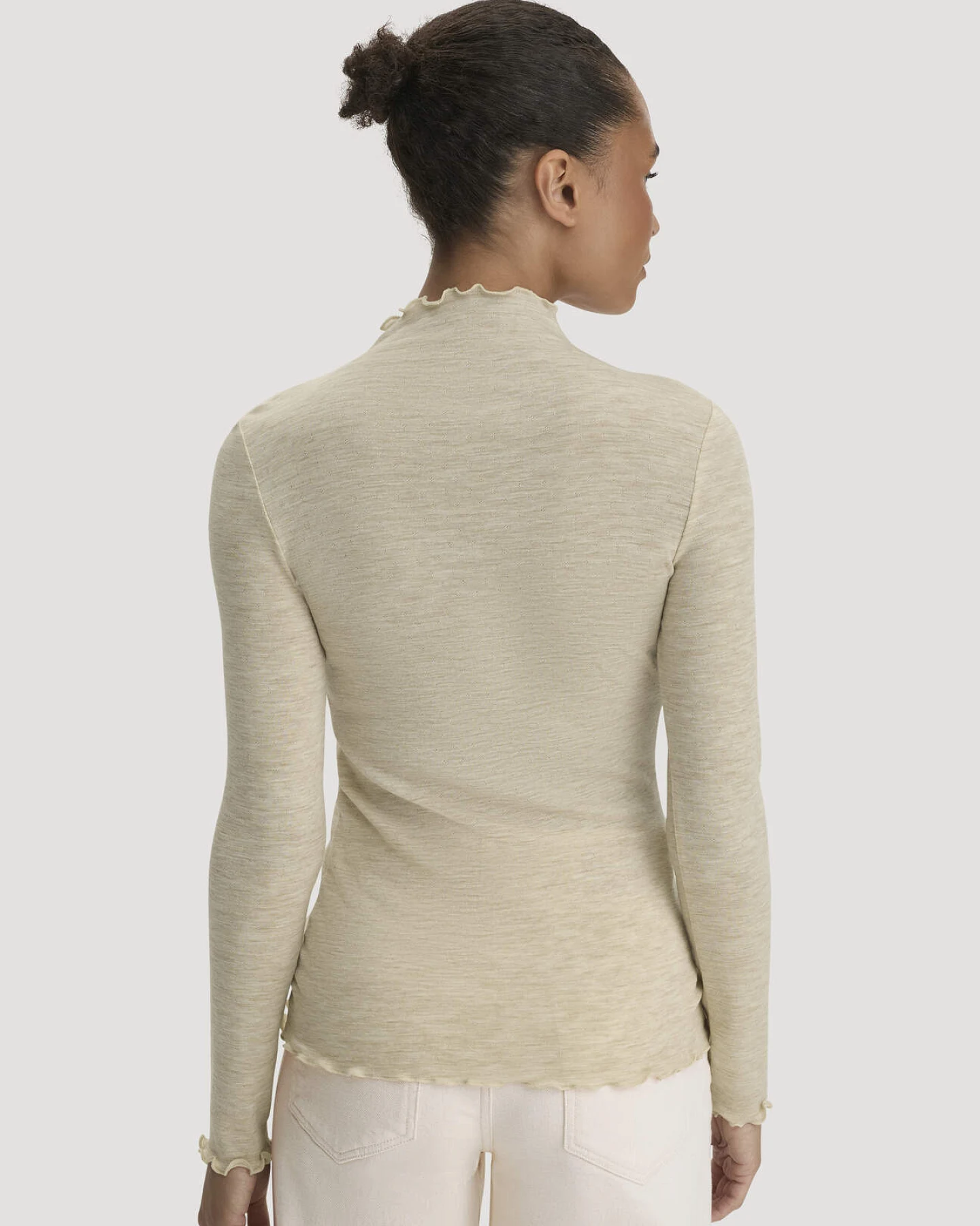 hessnatur Damen Mock-Neck Longsleeve Pointelle aus Bio-Merinowolle - beige - Größe 40 – Ansicht 3