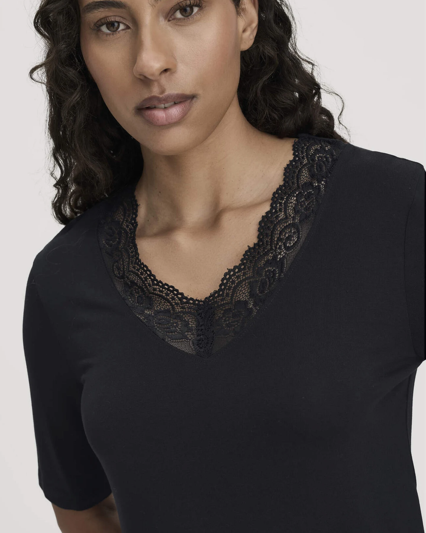 hessnatur Damen Kurzarm Nachthemd PURE SENSE aus TENCEL™ Modal - schwarz - Größe 42 – Ansicht 2