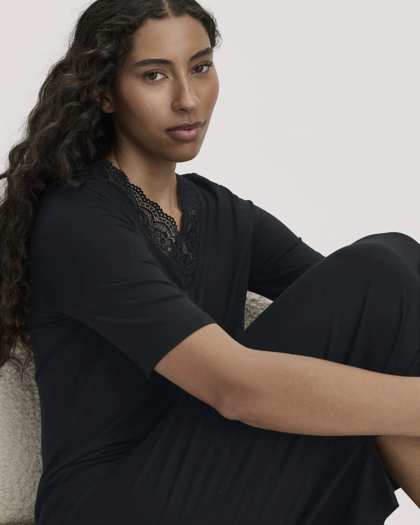 hessnatur Damen Kurzarm Nachthemd PURE SENSE aus TENCEL™ Modal - schwarz - Größe 42 – Ansicht 3