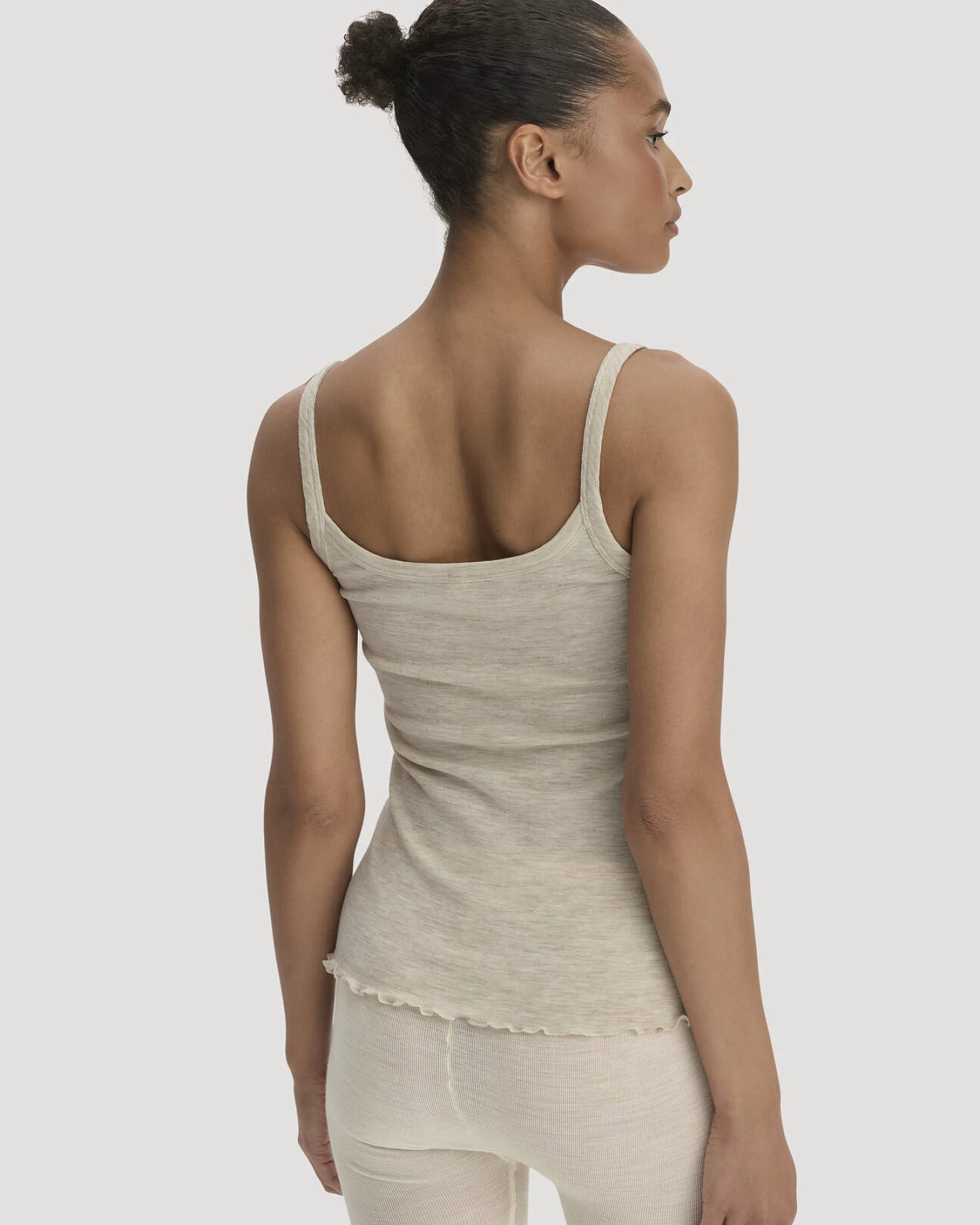 hessnatur Damen Spaghetti Top Pointelle aus Bio-Merinowolle - beige - Größe 34 – Ansicht 2