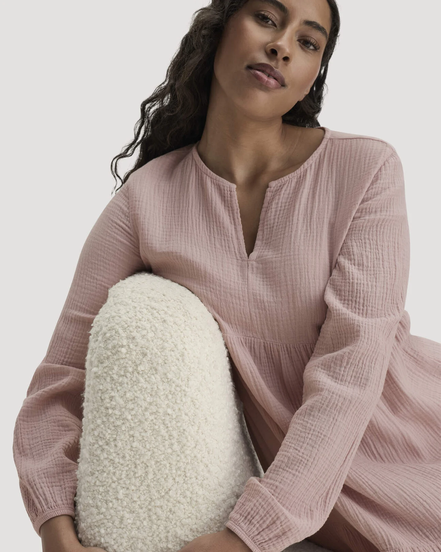 hessnatur Damen Musselin Nachthemd Relaxed PURE COMFORT aus Bio-Baumwolle - rosa - Größe 40 – Ansicht 3