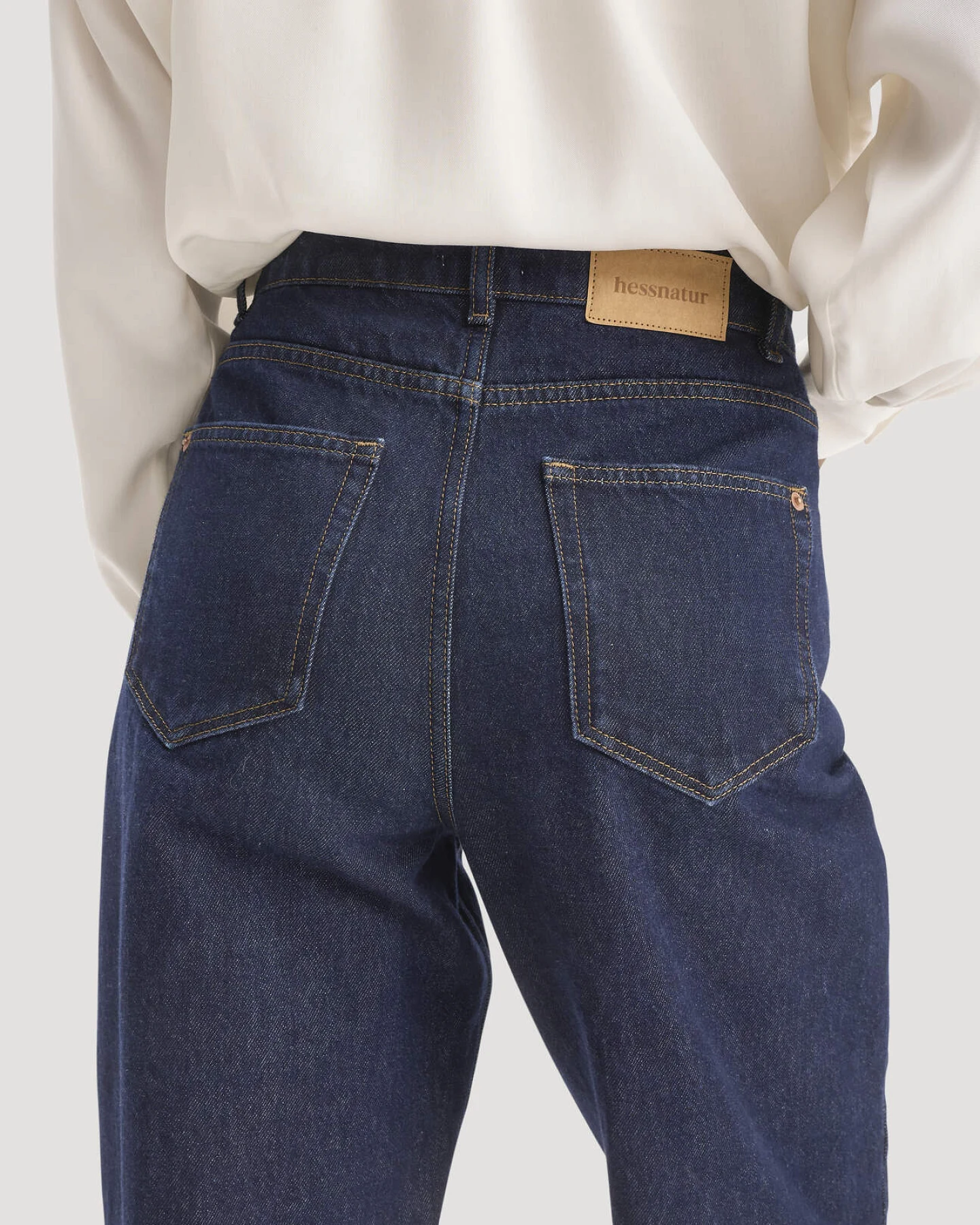hessnatur Damen Jeans GIERA Straight Relaxed aus Bio-Denim - blau - Größe 32/34 – Ansicht 3