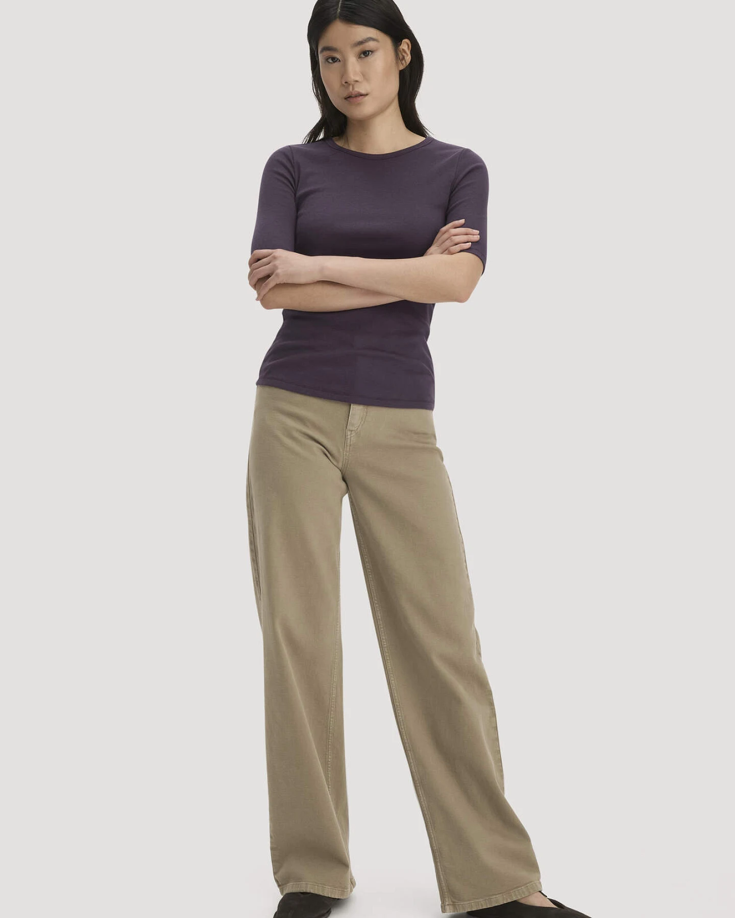 hessnatur Damen Softrib T-Shirt Fitted aus Bio-Baumwolle und TENCEL™ Modal - lila - Größe 38 – Ansicht 2