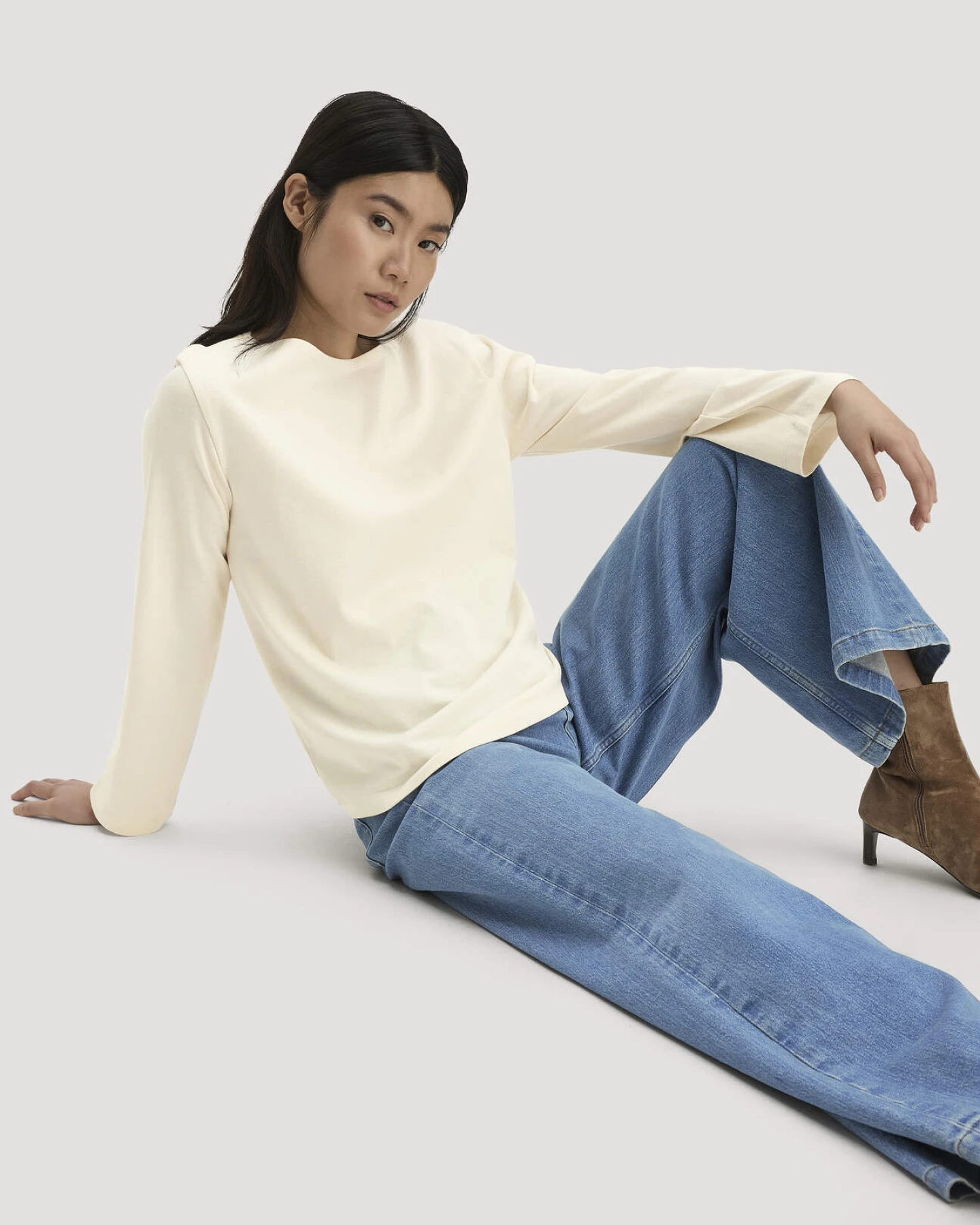 hessnatur Damen Heavy Jersey Longsleeve Relaxed aus Bio-Baumwolle - natur - Größe 36 – Ansicht 4
