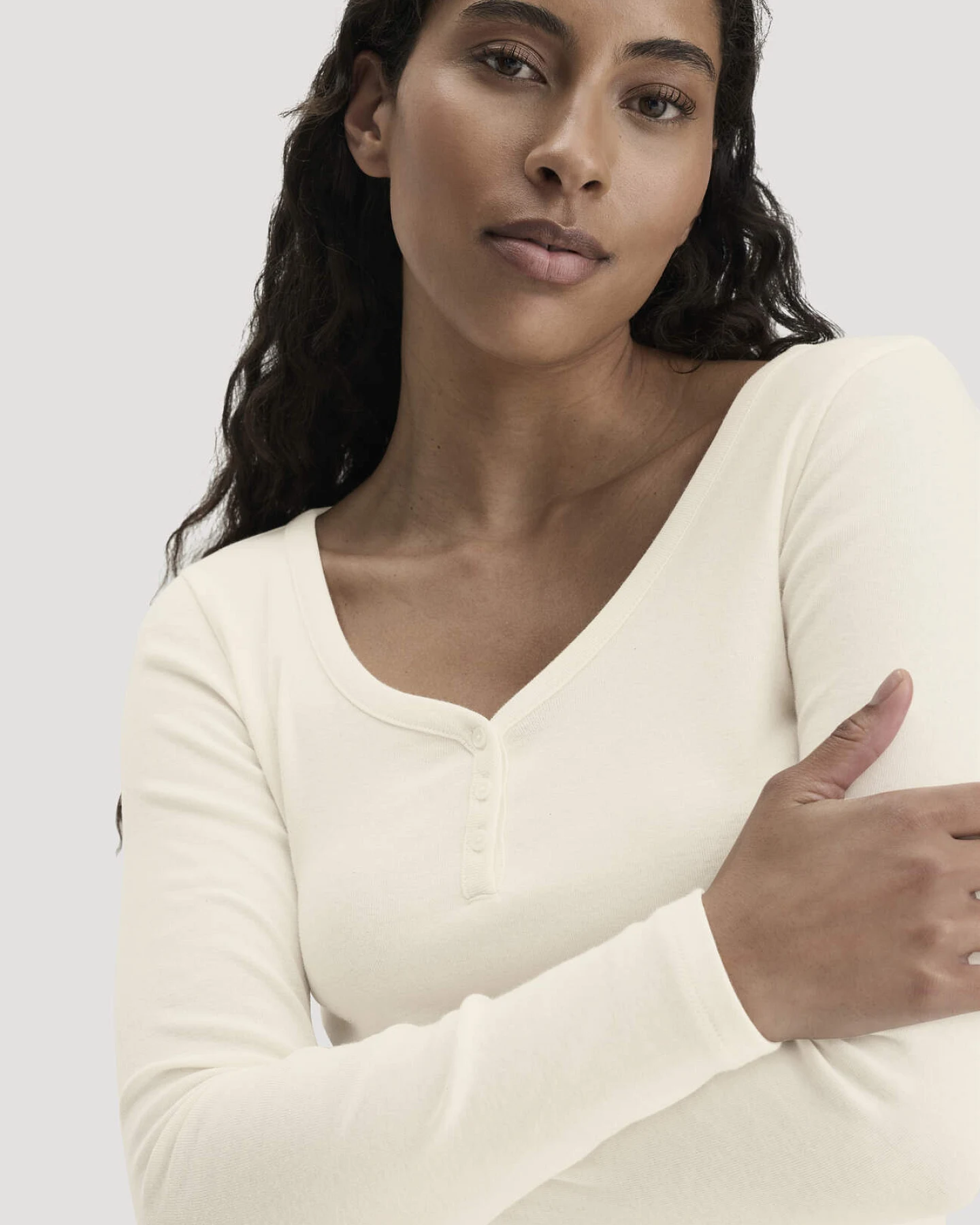 hessnatur Damen Longsleeve V-Neck PURE NATUREaus Bio-Baumwolle - natur - Größe 44 – Ansicht 2