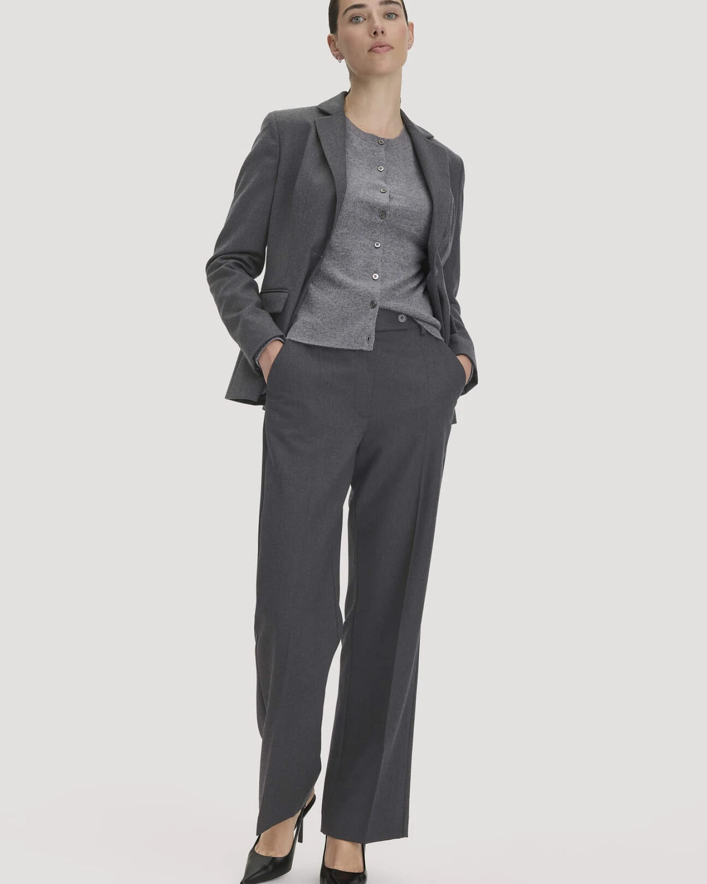 hessnatur Damen Wollhose Straight Leg Relaxed aus Bio-Merinowolle - grau - Größe 38 – Ansicht 4